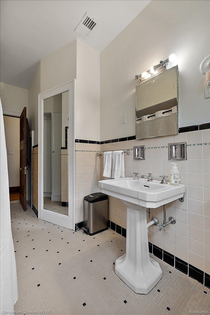 3417 Seminole Street