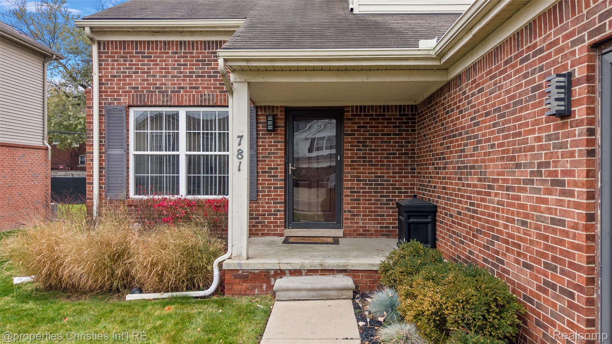 781 Saint Clair Street