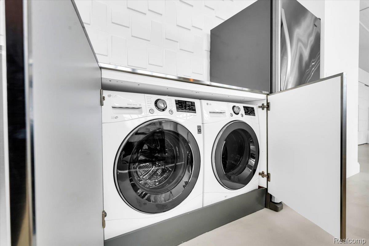 6533 E Jefferson Avenue 703