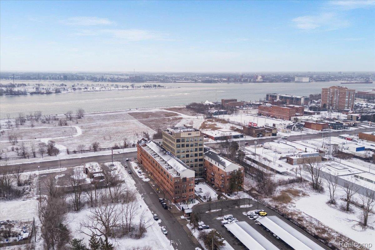 6533 E Jefferson Avenue 703