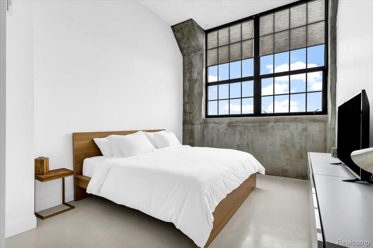 6533 E Jefferson Avenue 703