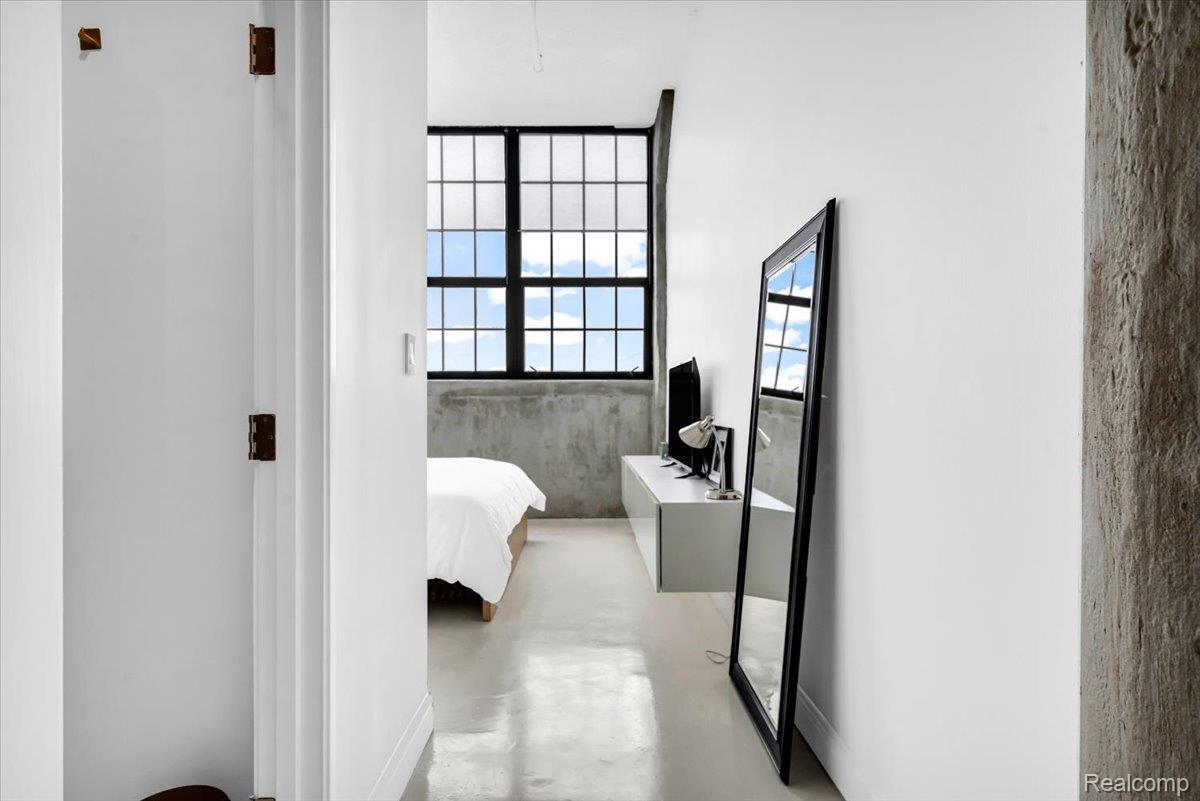 6533 E Jefferson Avenue 703