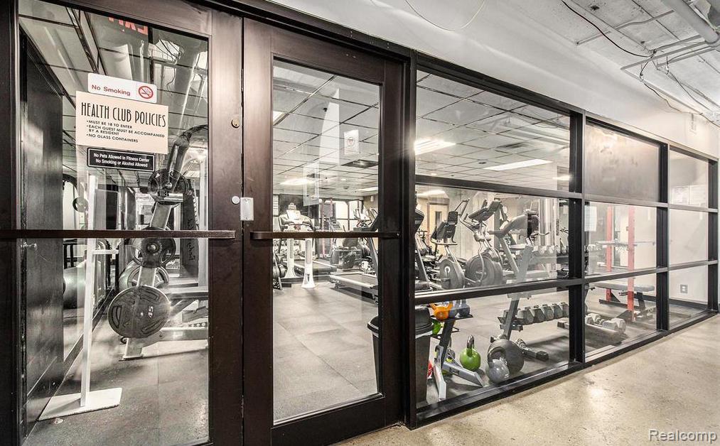 6533 E Jefferson Avenue 703