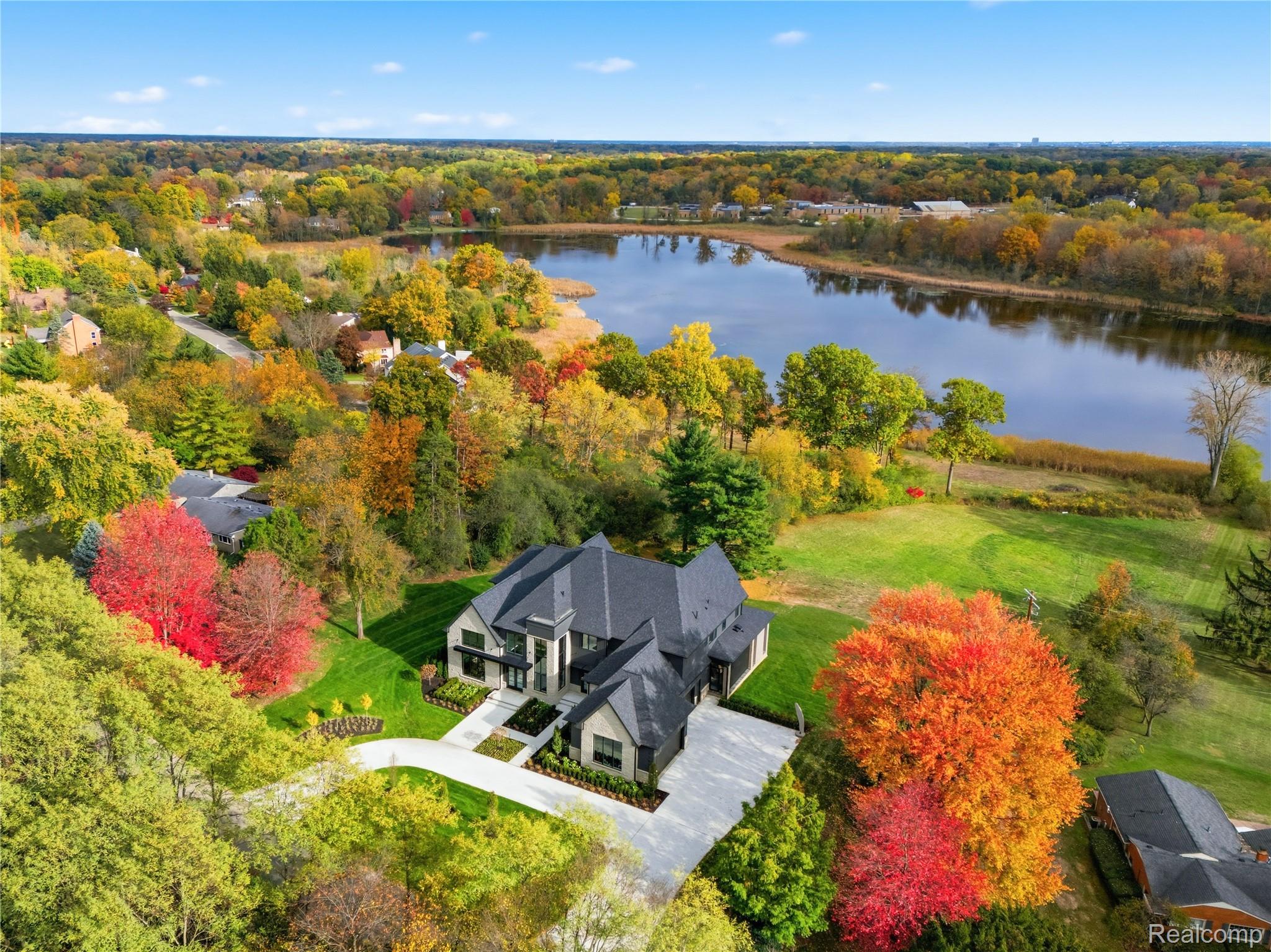 3281 Chickering Lane