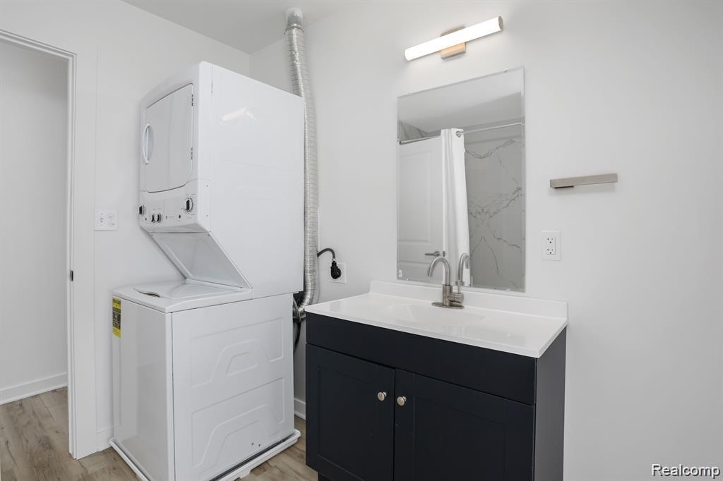 799 E Grand Boulevard 10