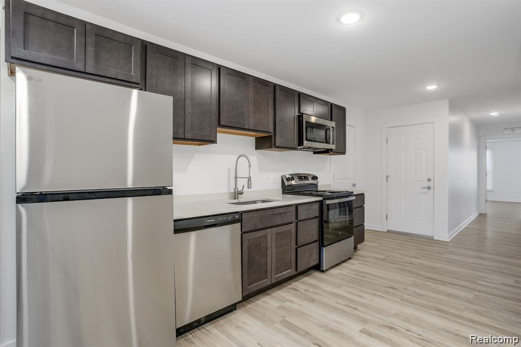 799 E Grand Boulevard 10