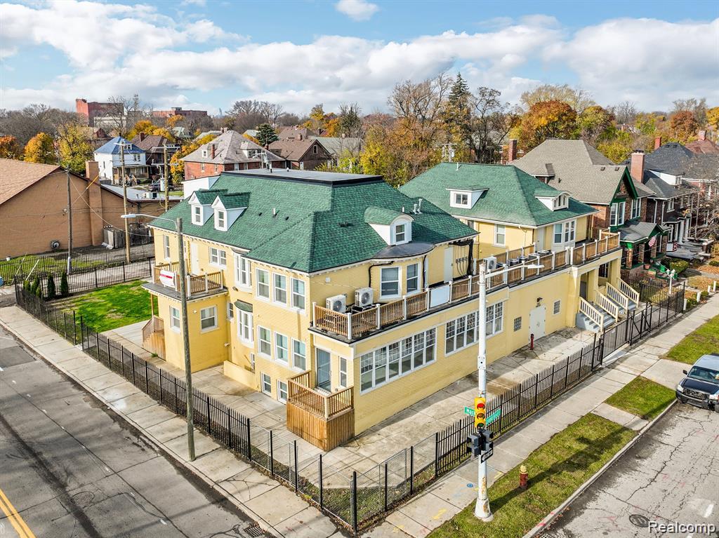 799 E Grand Boulevard 10