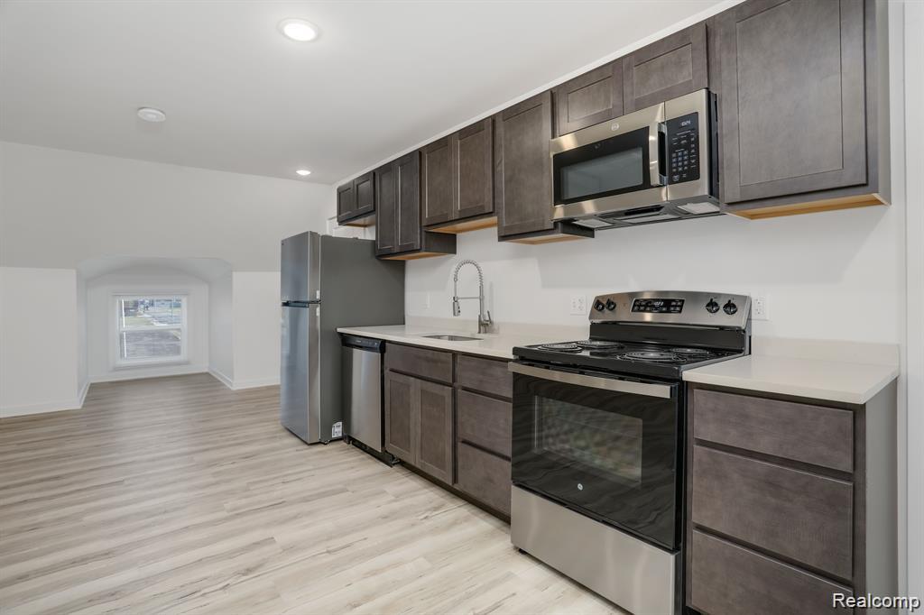 799 E Grand Boulevard 10