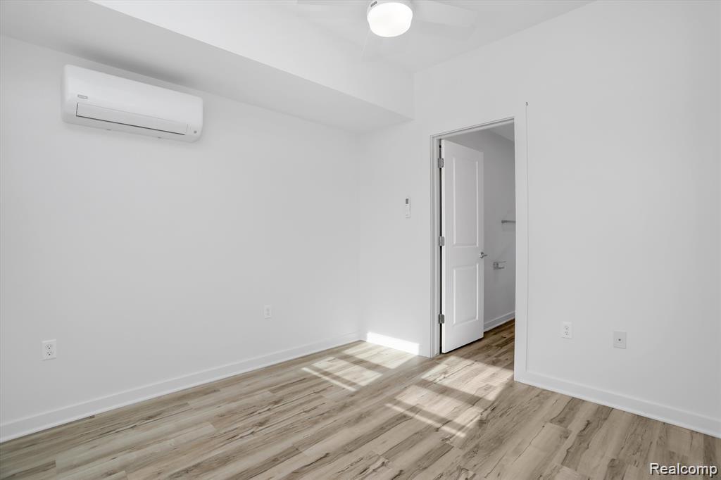 799 E Grand Boulevard 8
