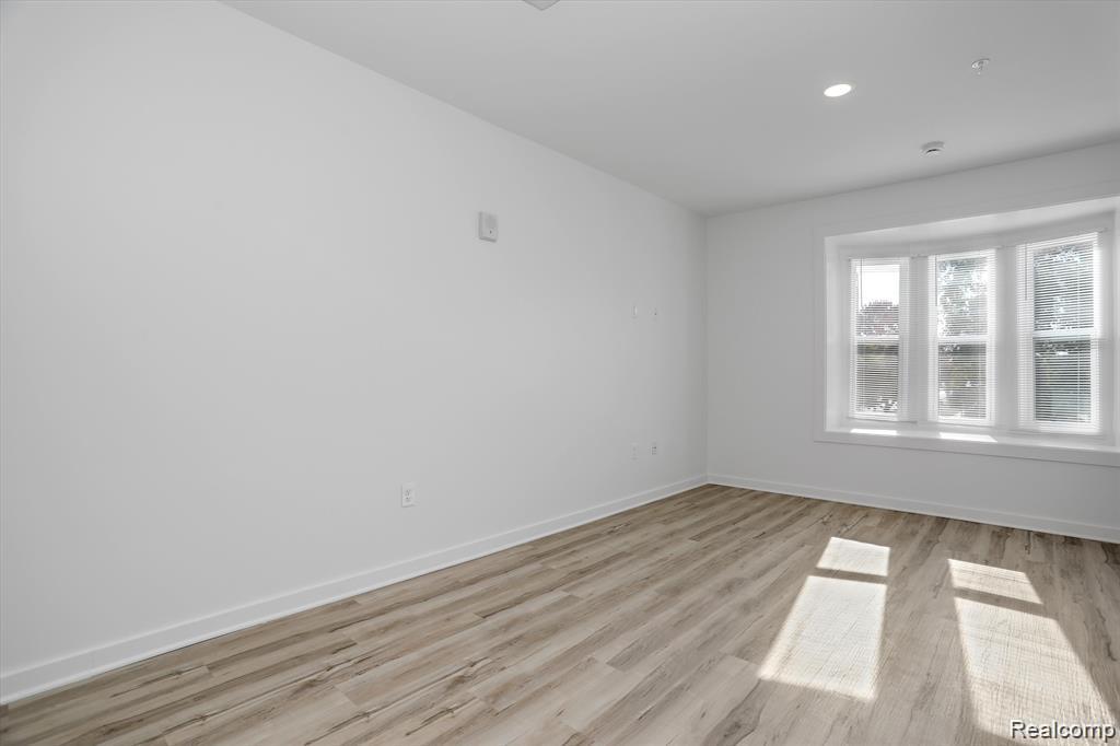 799 E Grand Boulevard 8