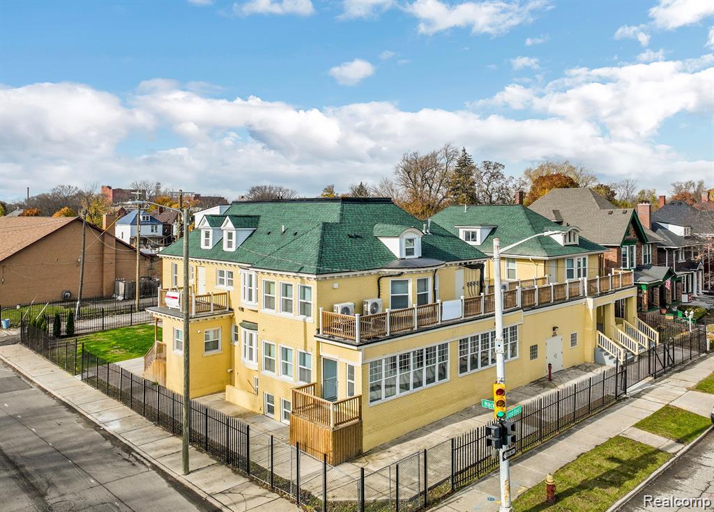 799 E Grand Boulevard 4