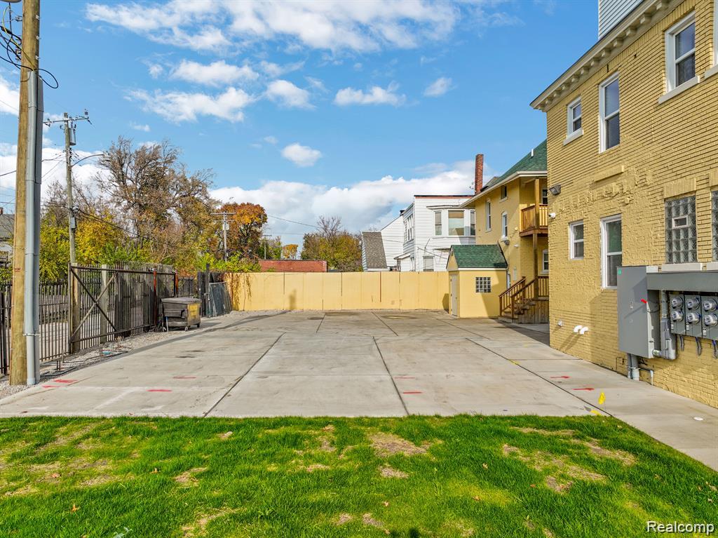 799 E Grand Boulevard 4