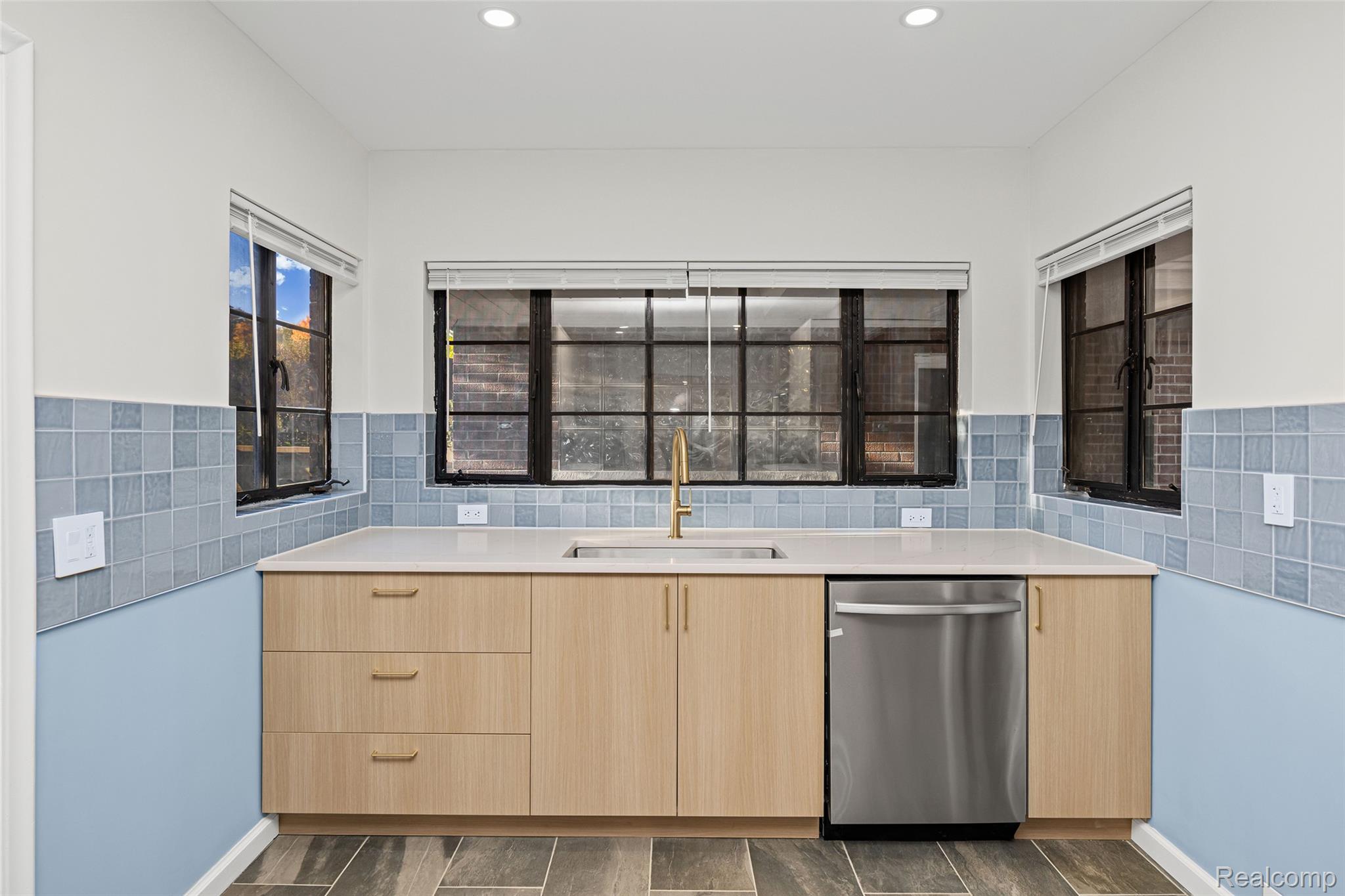 17240 Pontchartrain Blvd