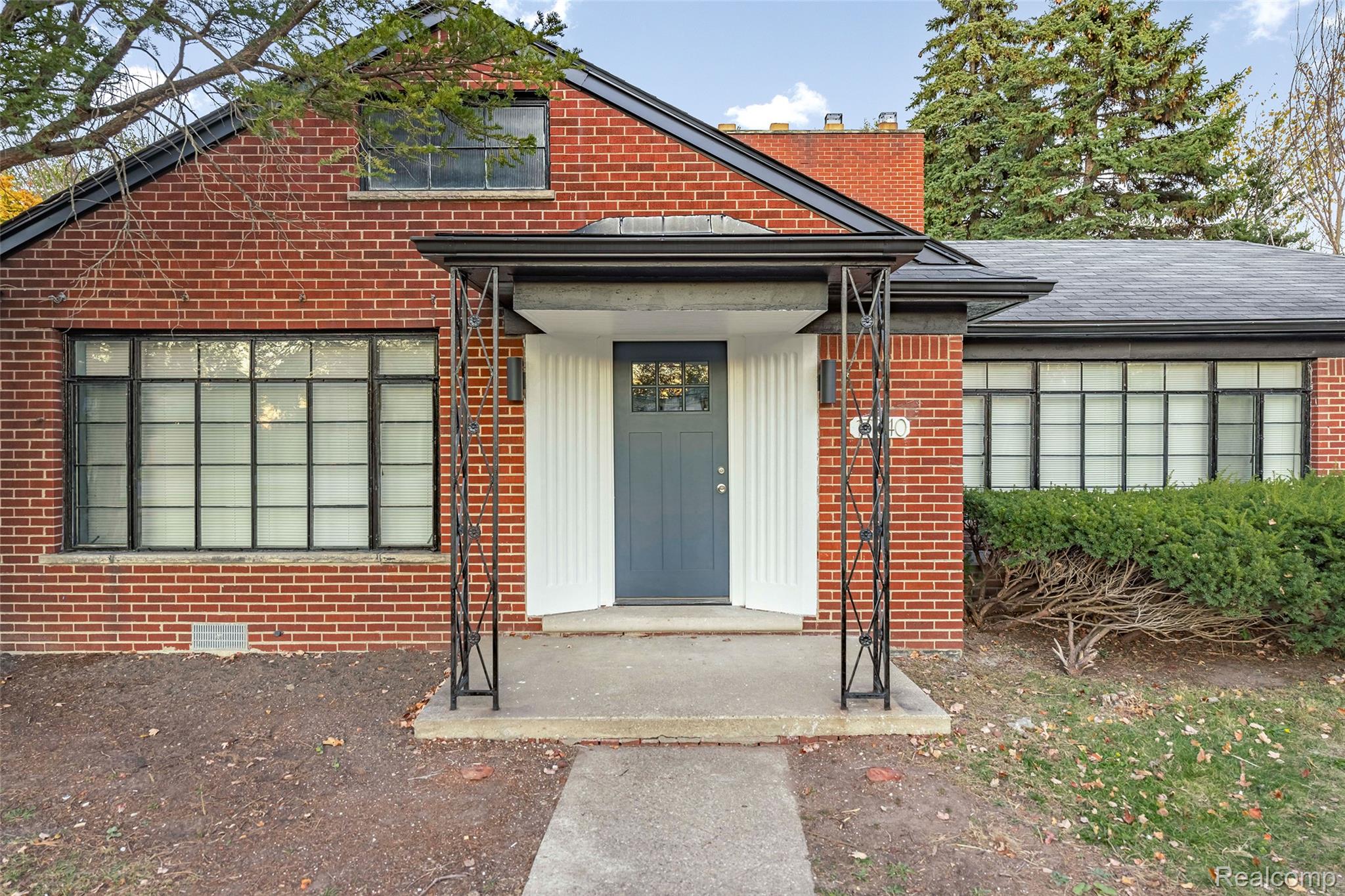 17240 Pontchartrain Blvd