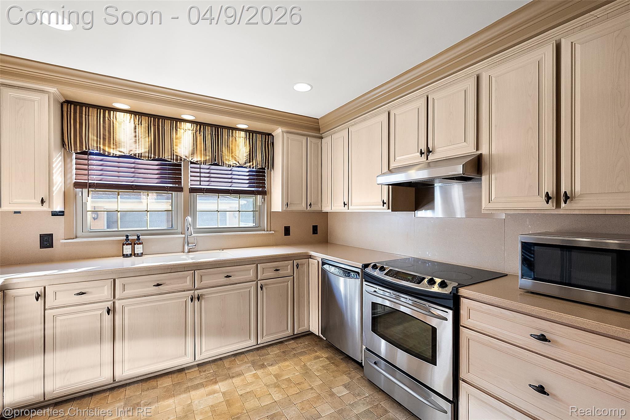 4795 W Outer Drive