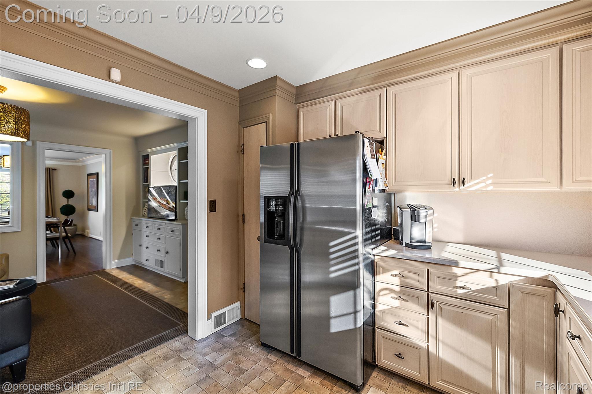 4795 W Outer Drive