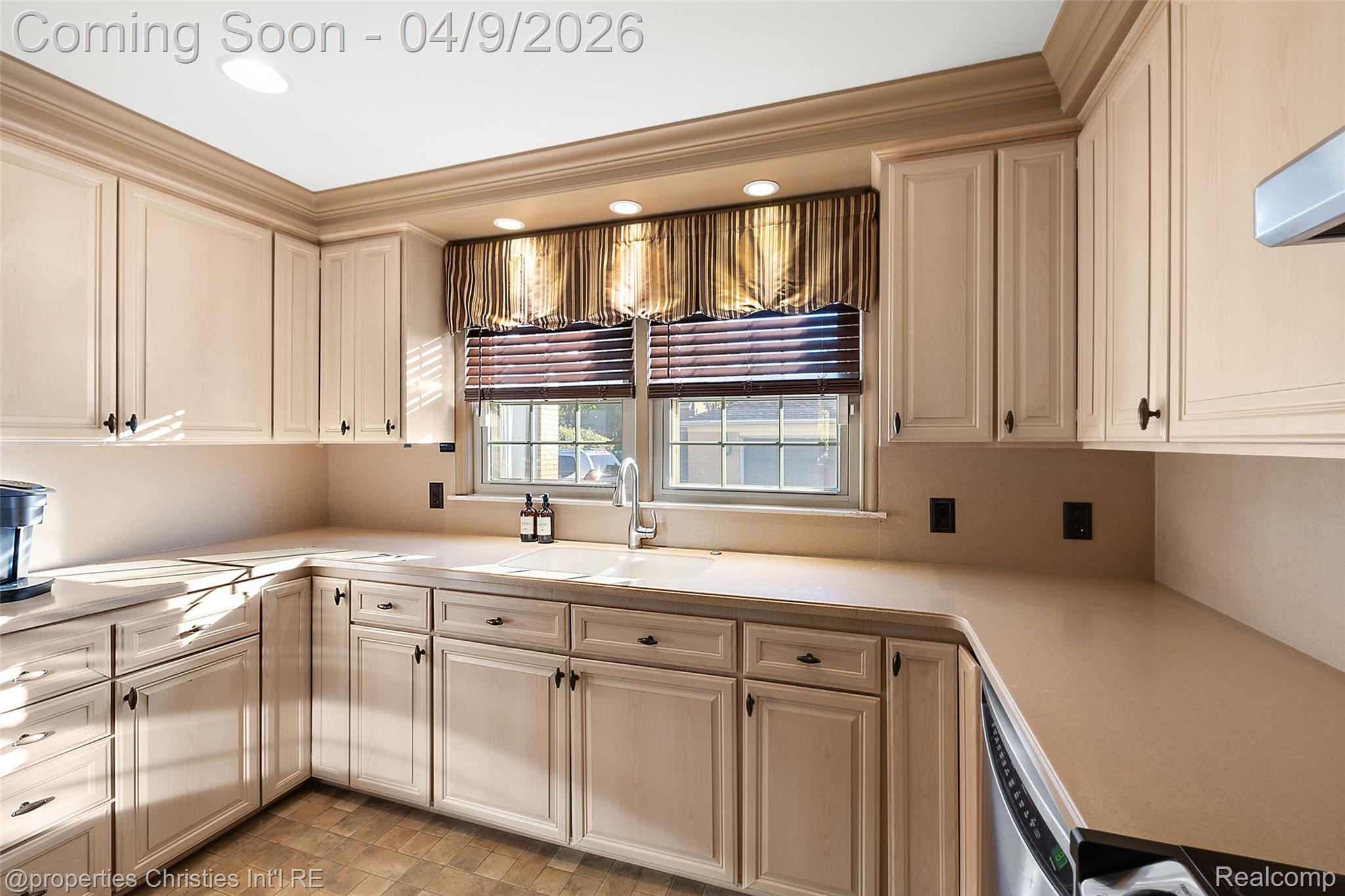 4795 W Outer Drive