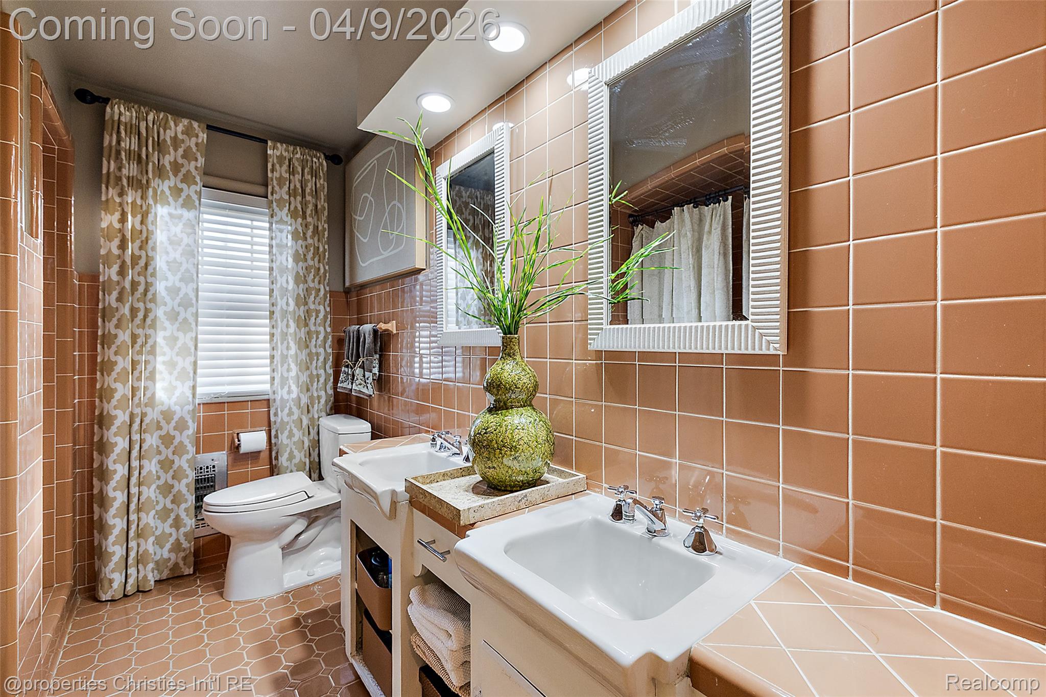 4795 W Outer Drive