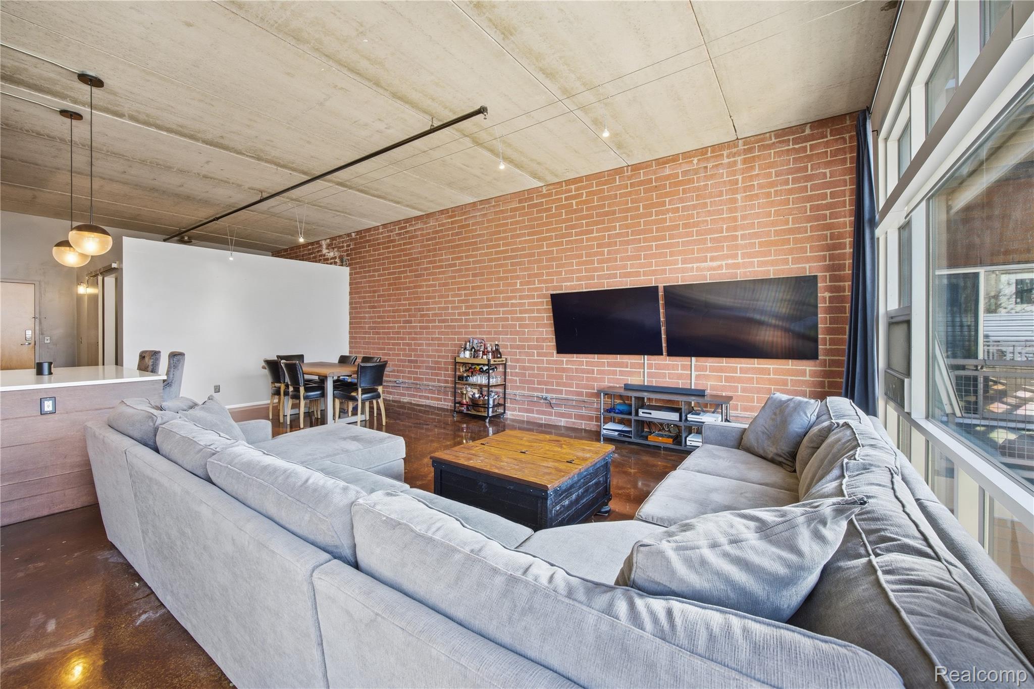 322 E Harrison Avenue 12