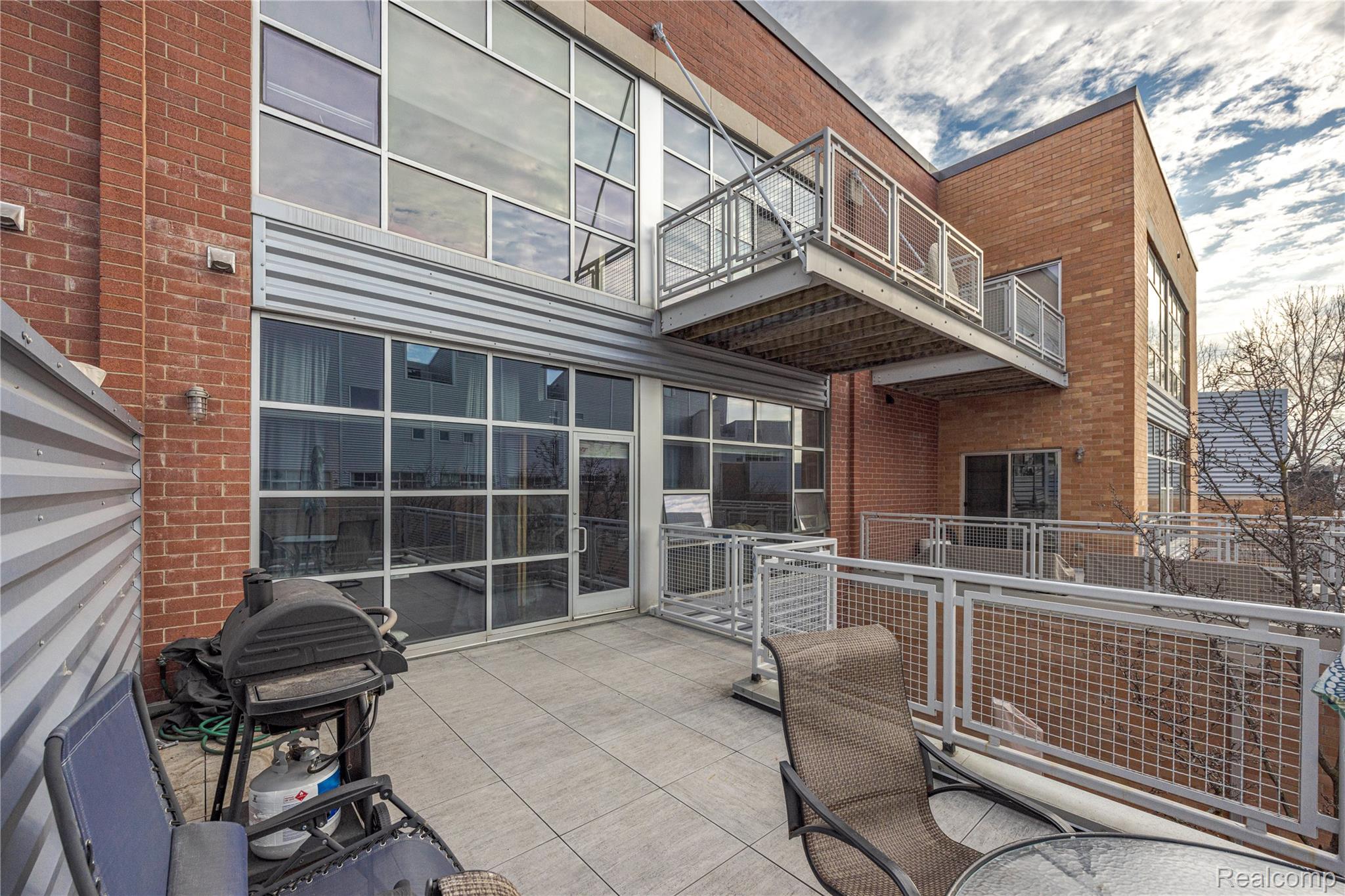 322 E Harrison Avenue 12