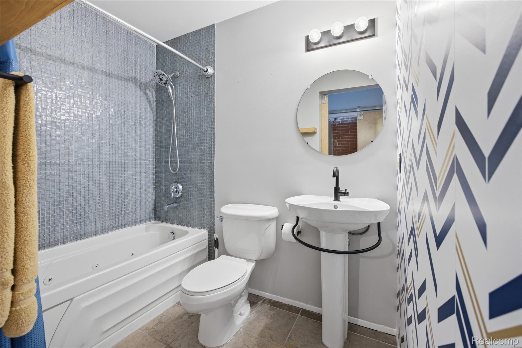 322 E Harrison Avenue 12