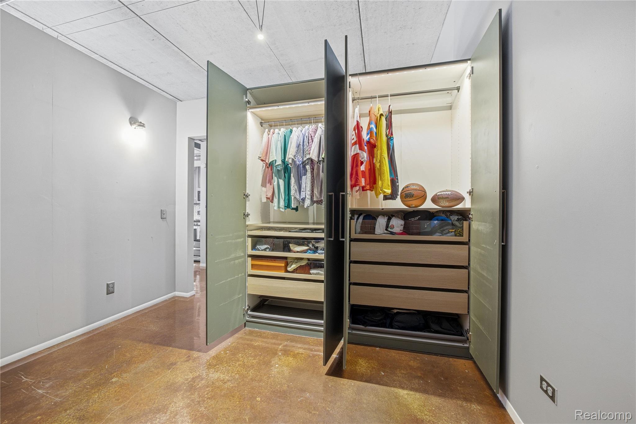 322 E Harrison Avenue 12