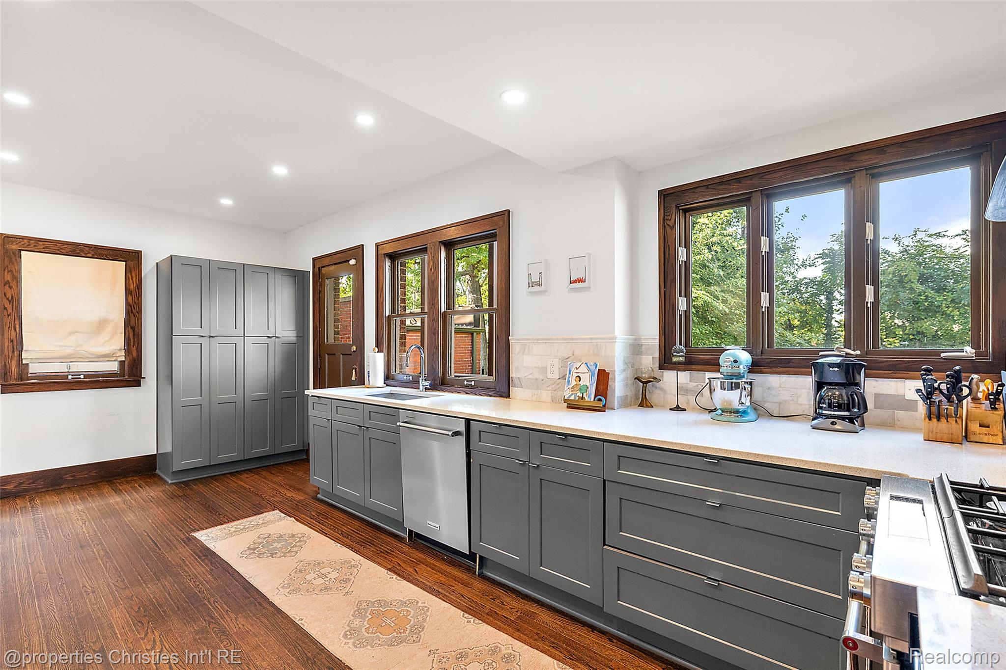 2915 Seminole Street