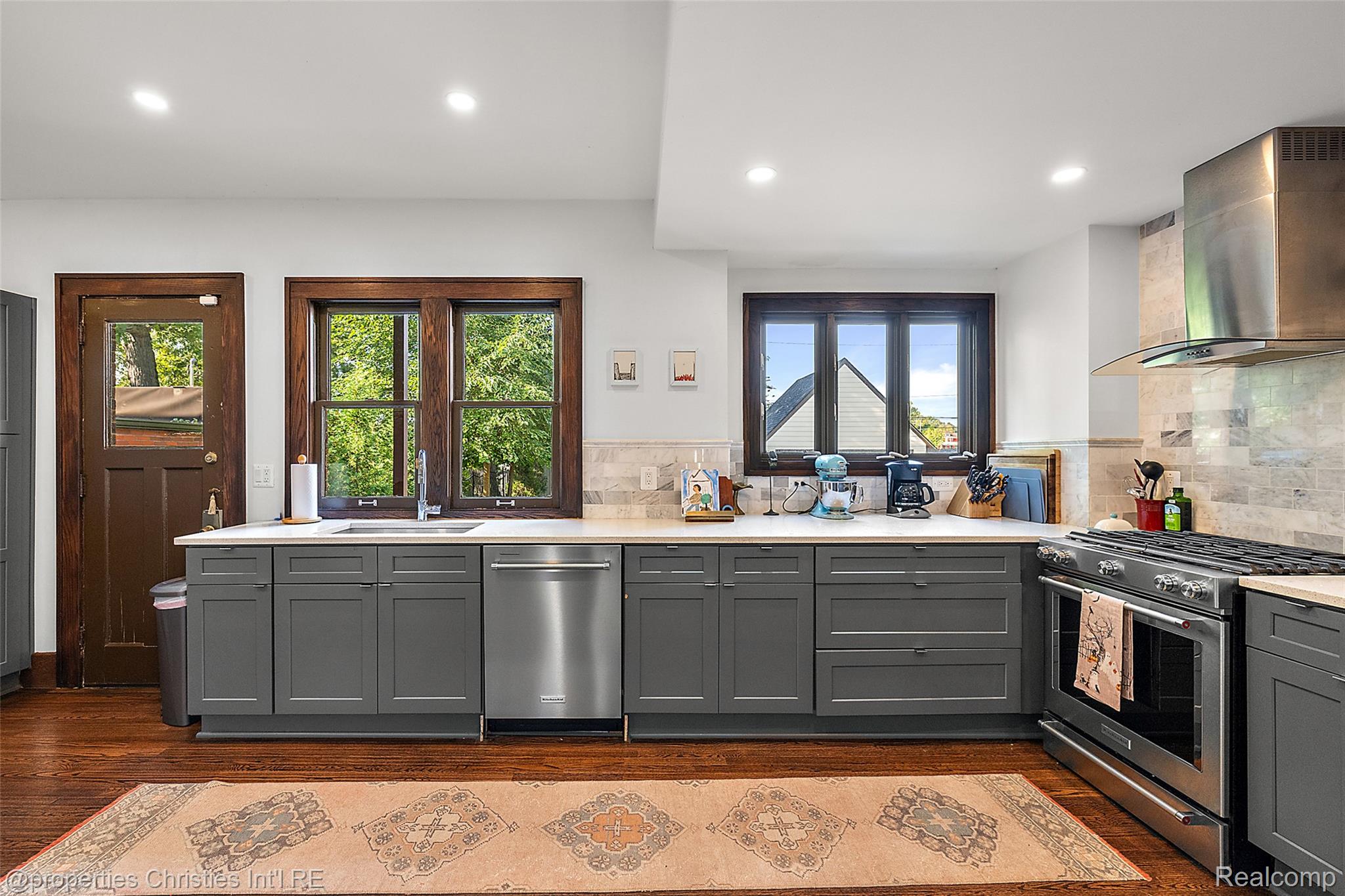 2915 Seminole Street