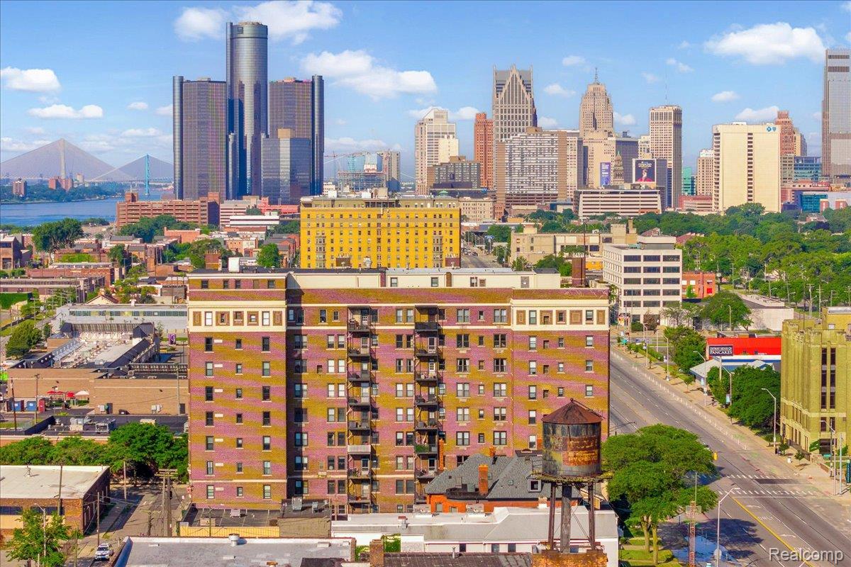 2900 E Jefferson Avenue C5