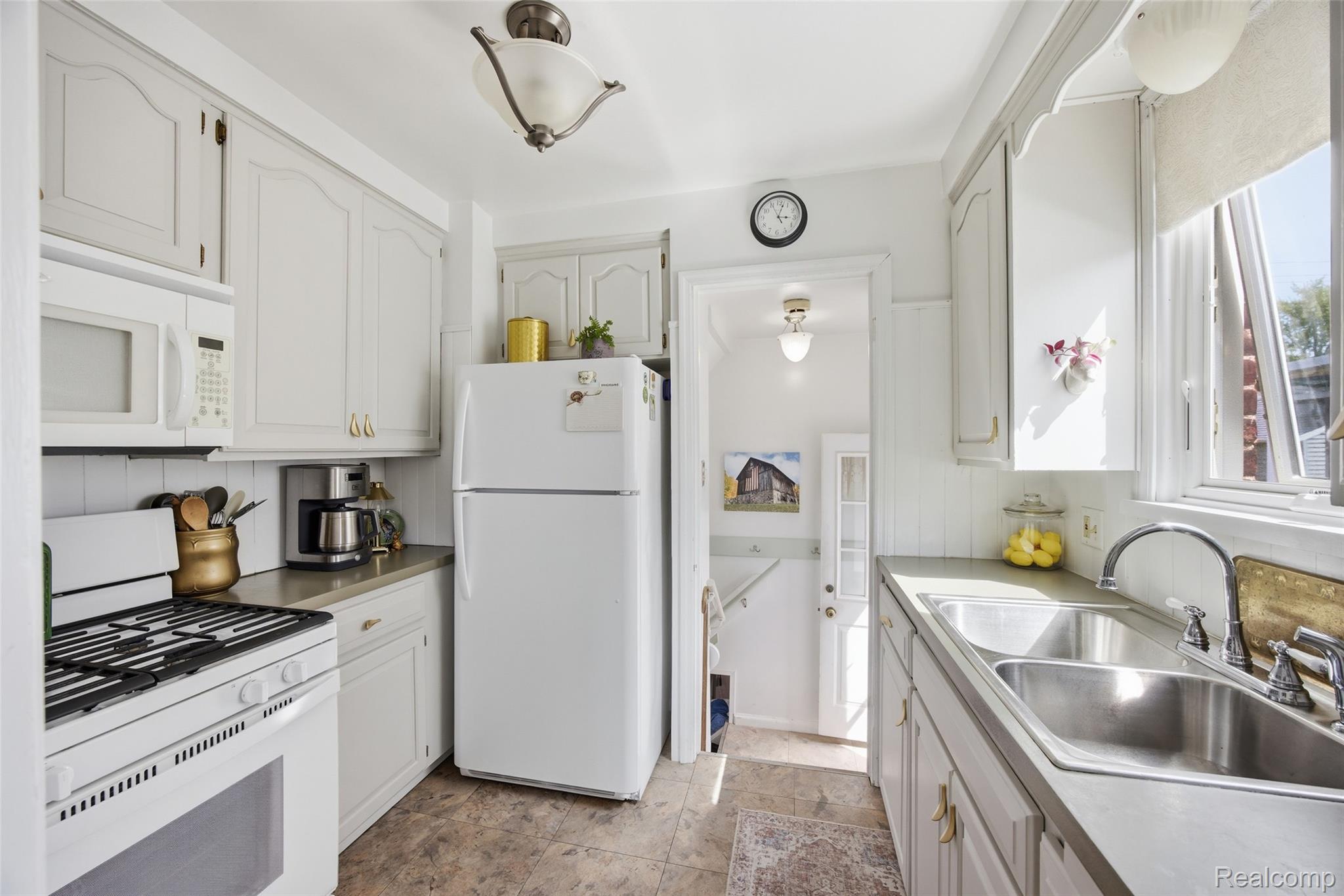 13152 Superior Street