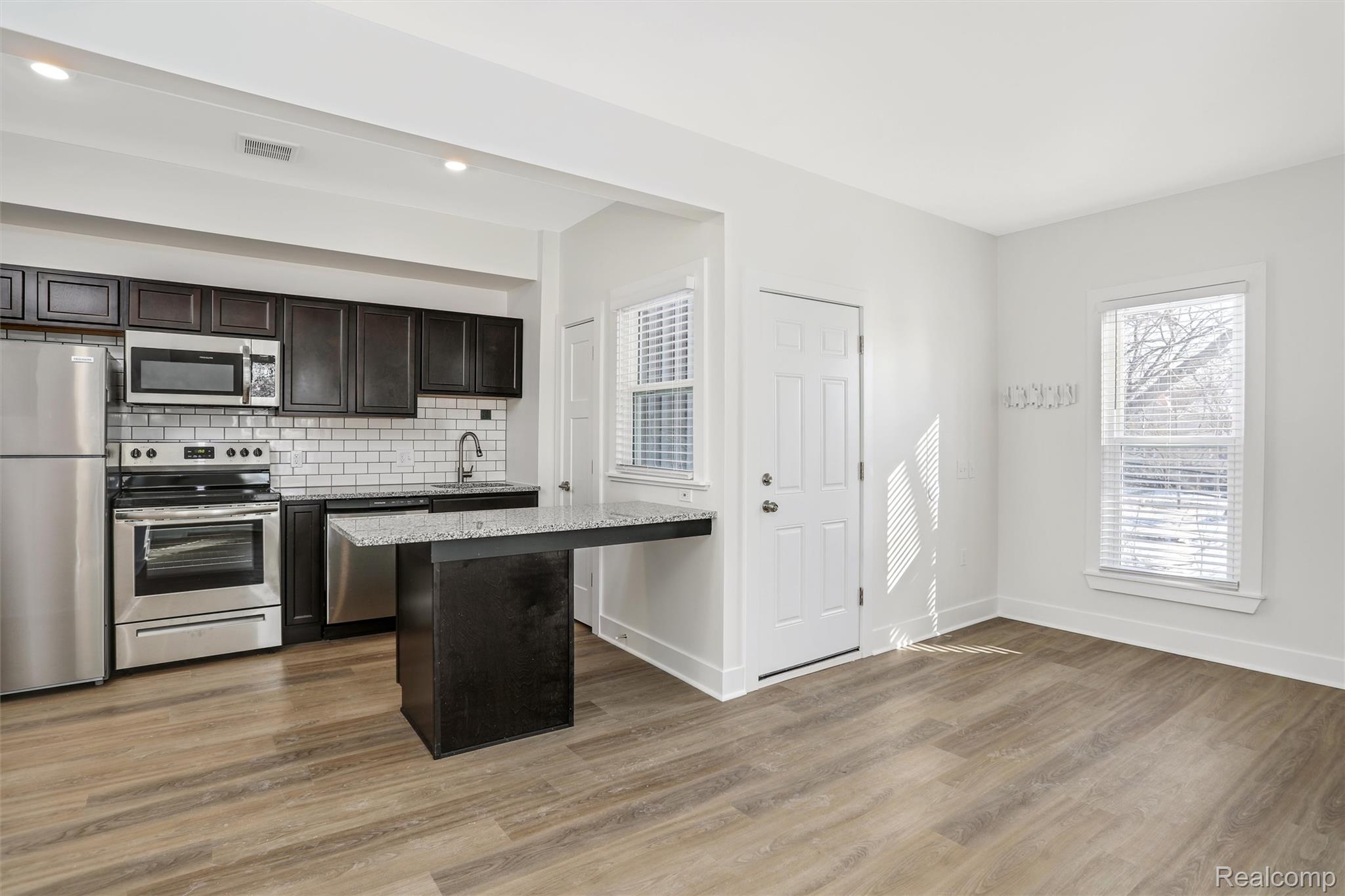 89 W Philadelphia Street 7