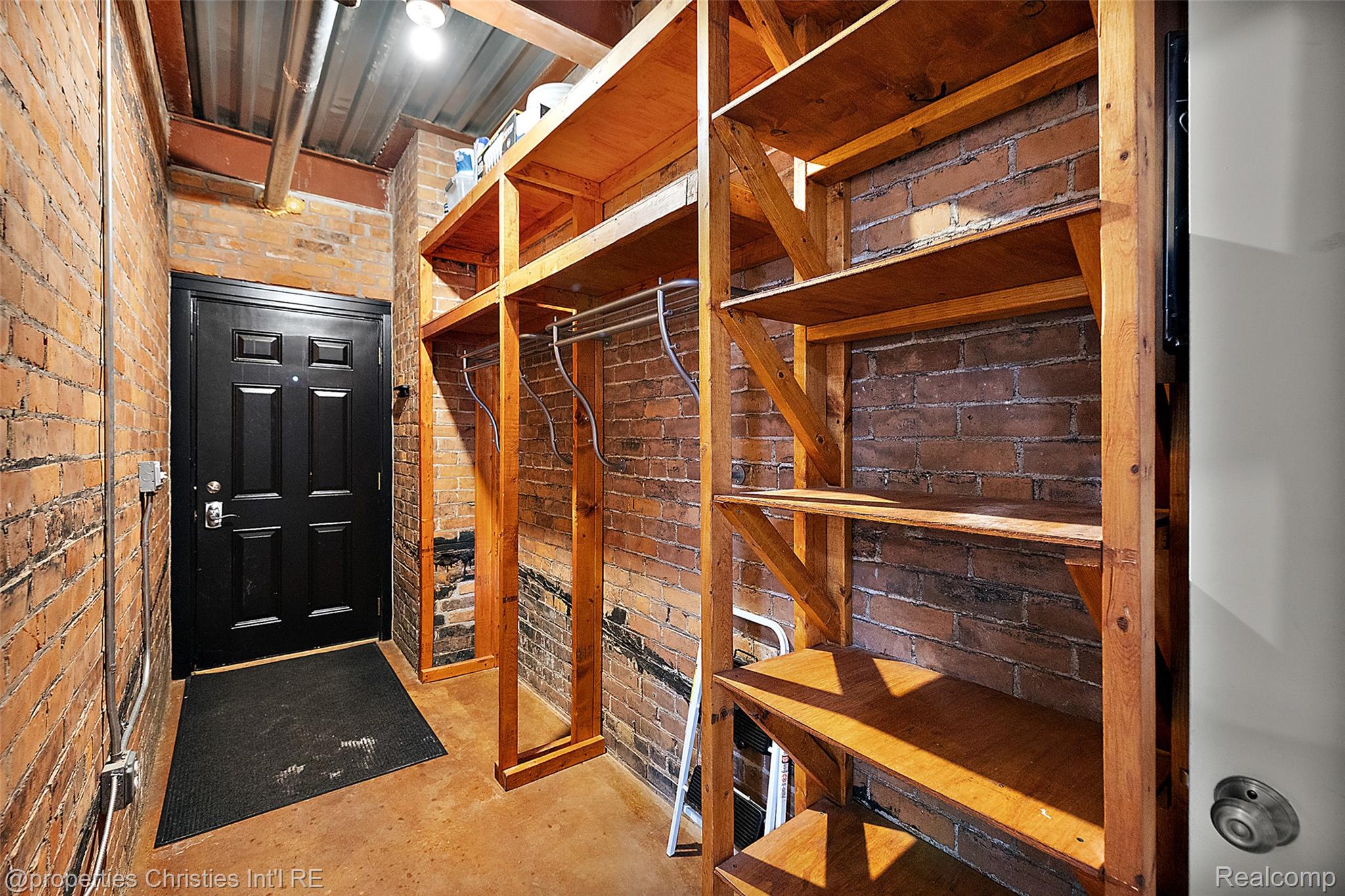 112 Watson Street 24