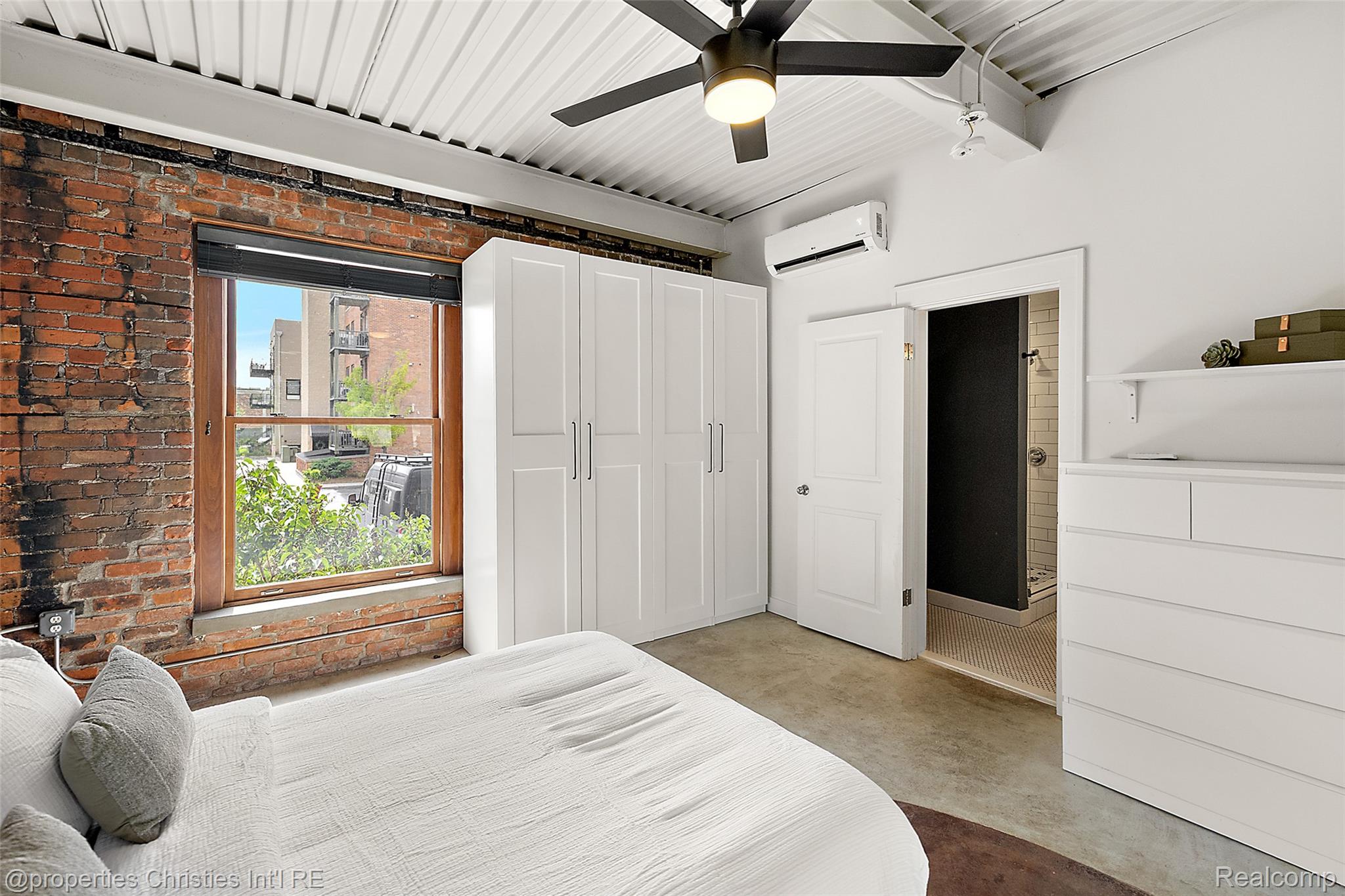 112 Watson Street 24