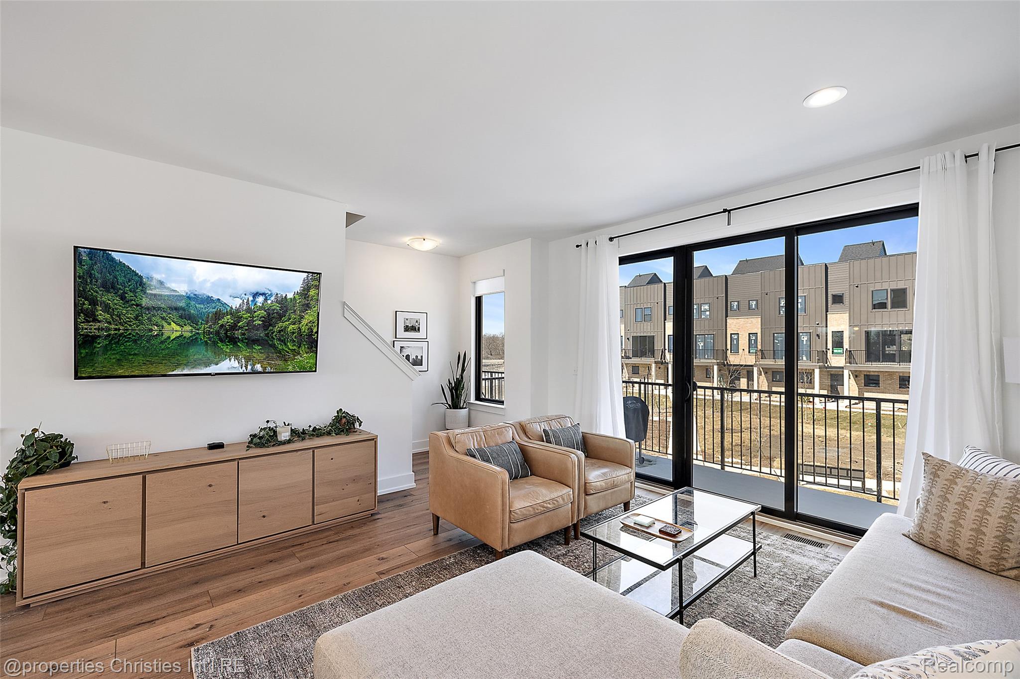 1041 HAMPTON Circle 43