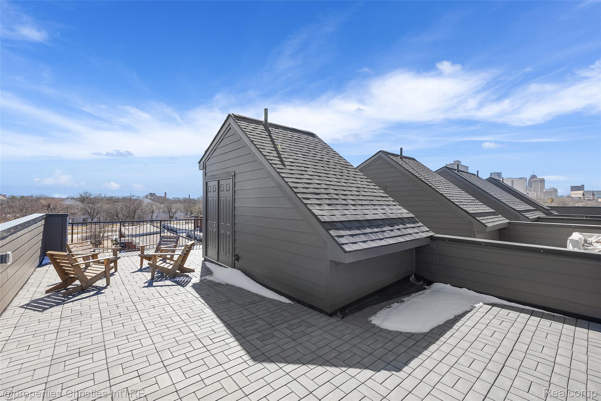 1041 HAMPTON Circle 43