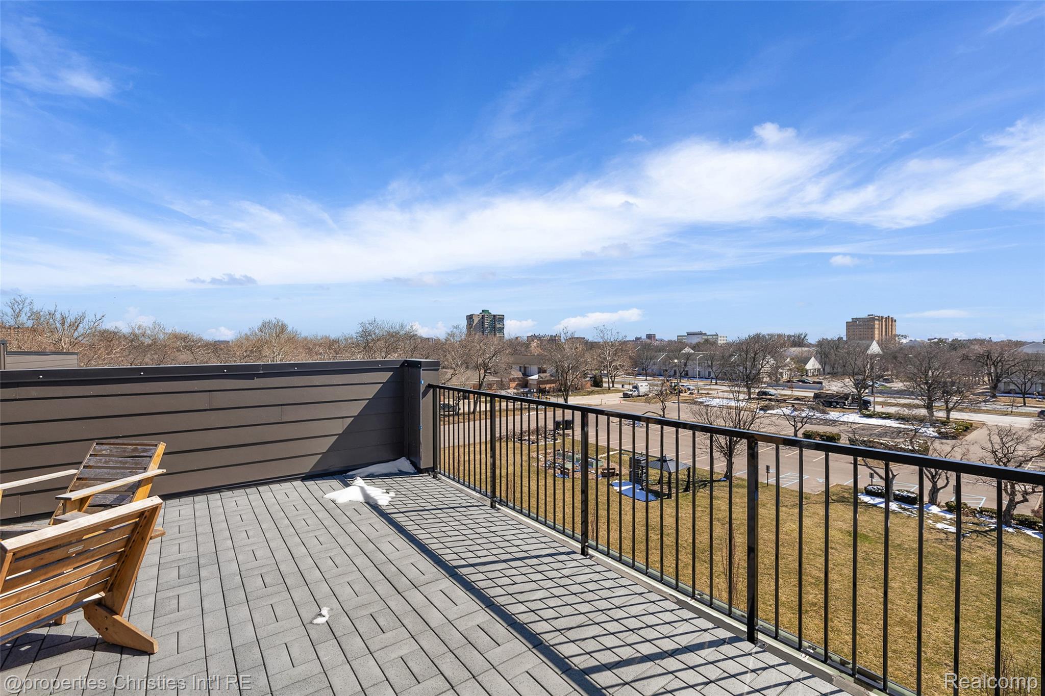 1041 HAMPTON Circle 43