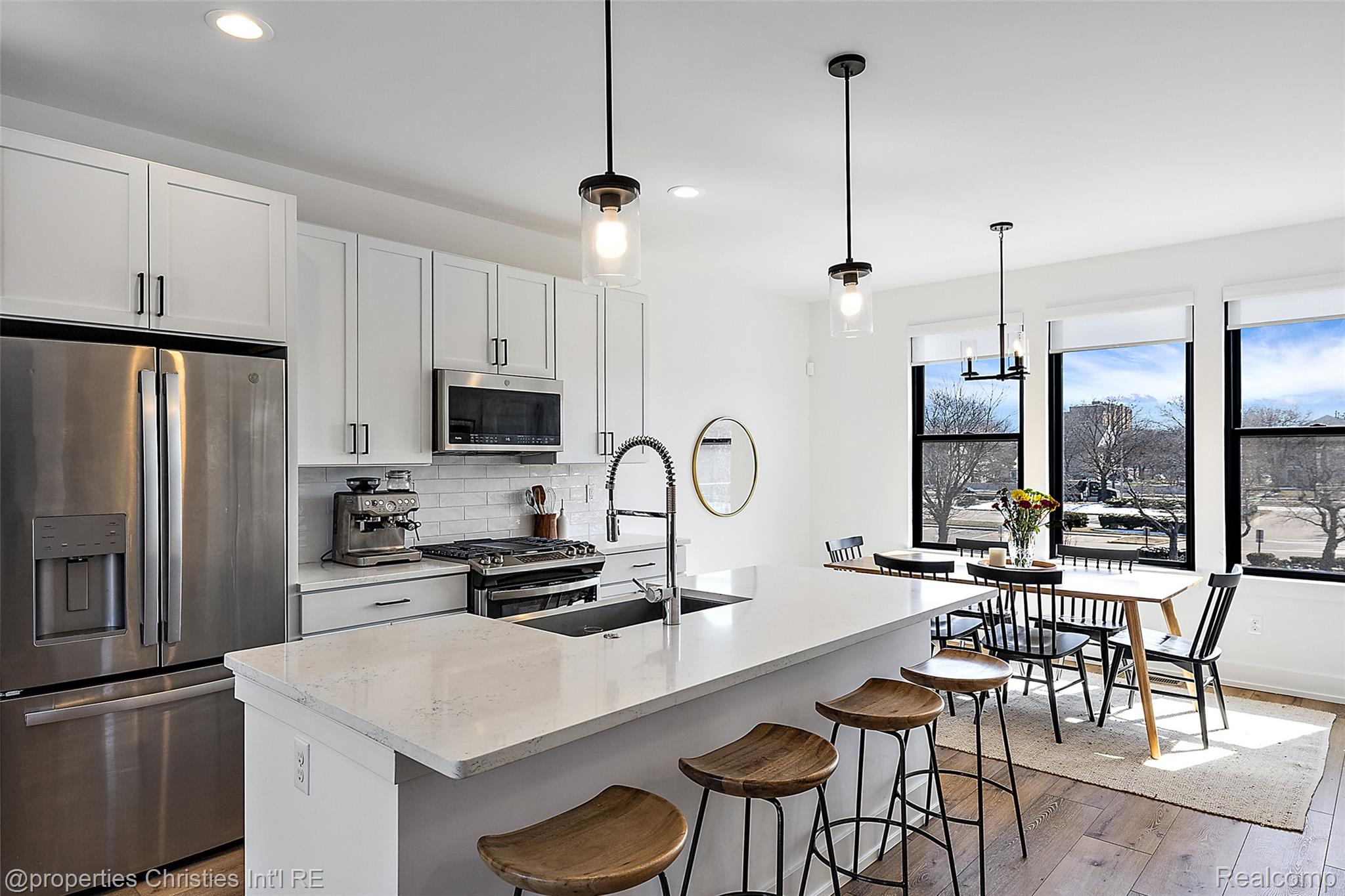 1041 HAMPTON Circle 43