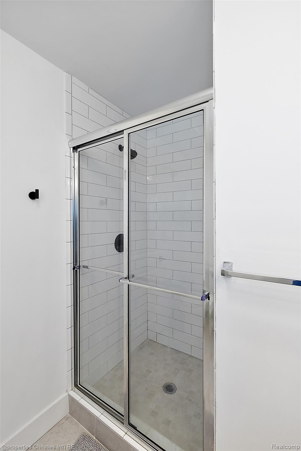 1041 HAMPTON Circle 43
