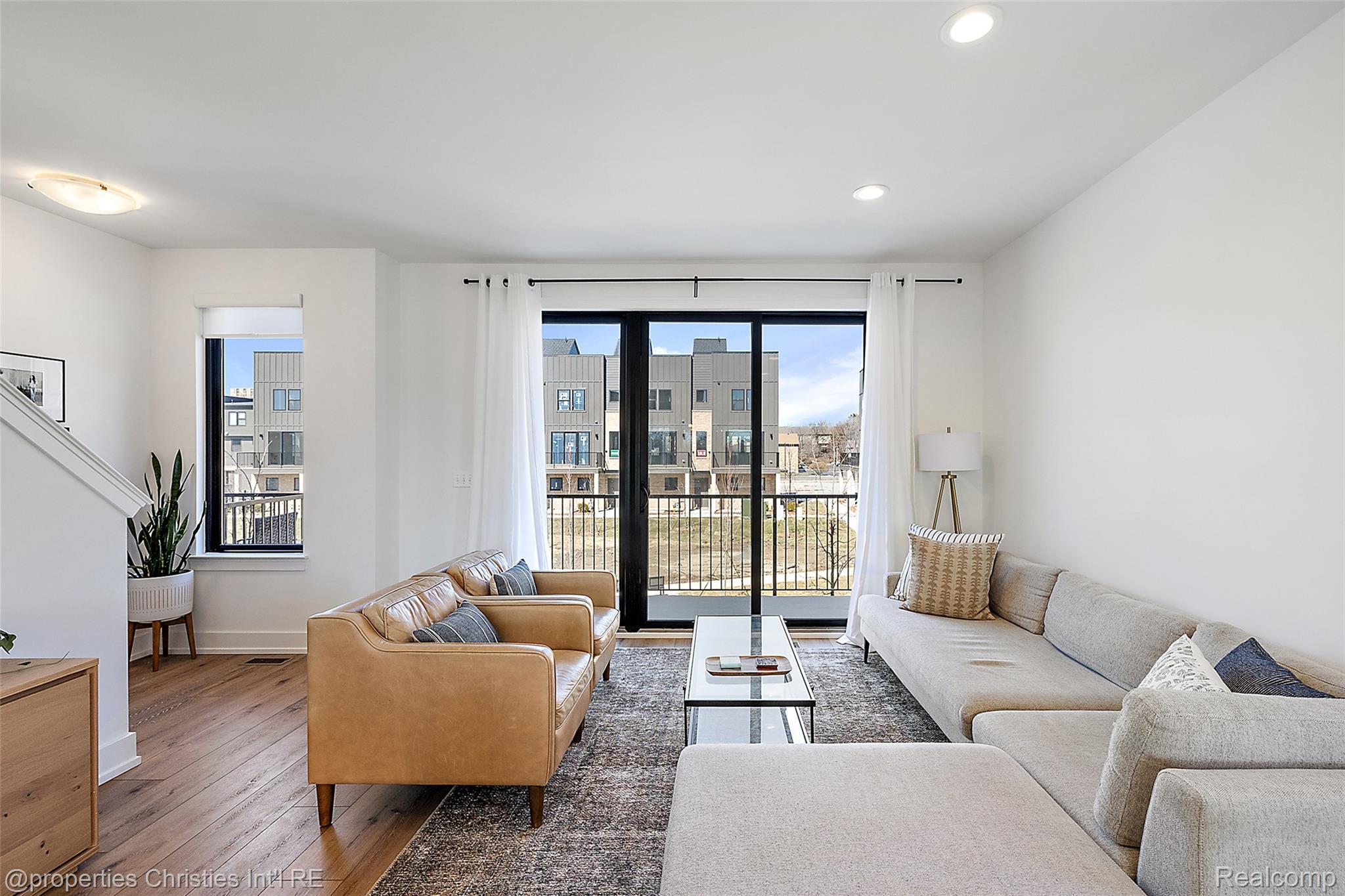 1041 HAMPTON Circle 43