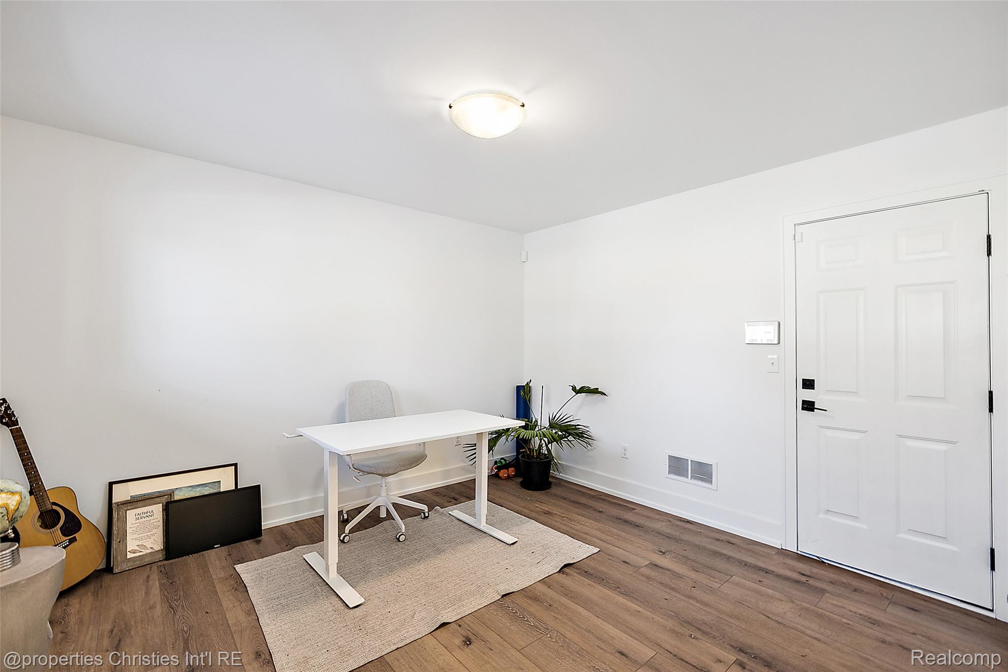 1041 HAMPTON Circle 43