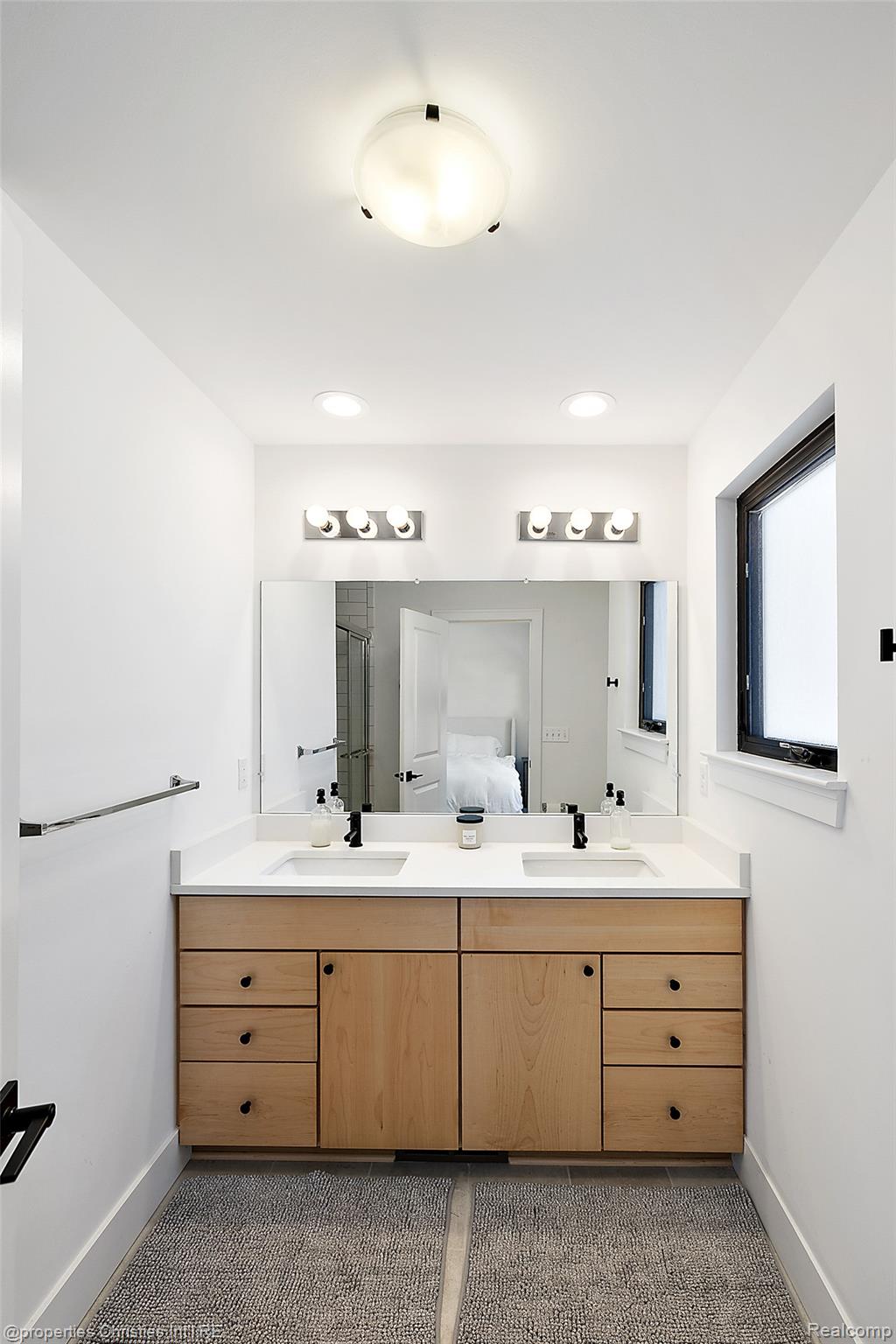 1041 HAMPTON Circle 43