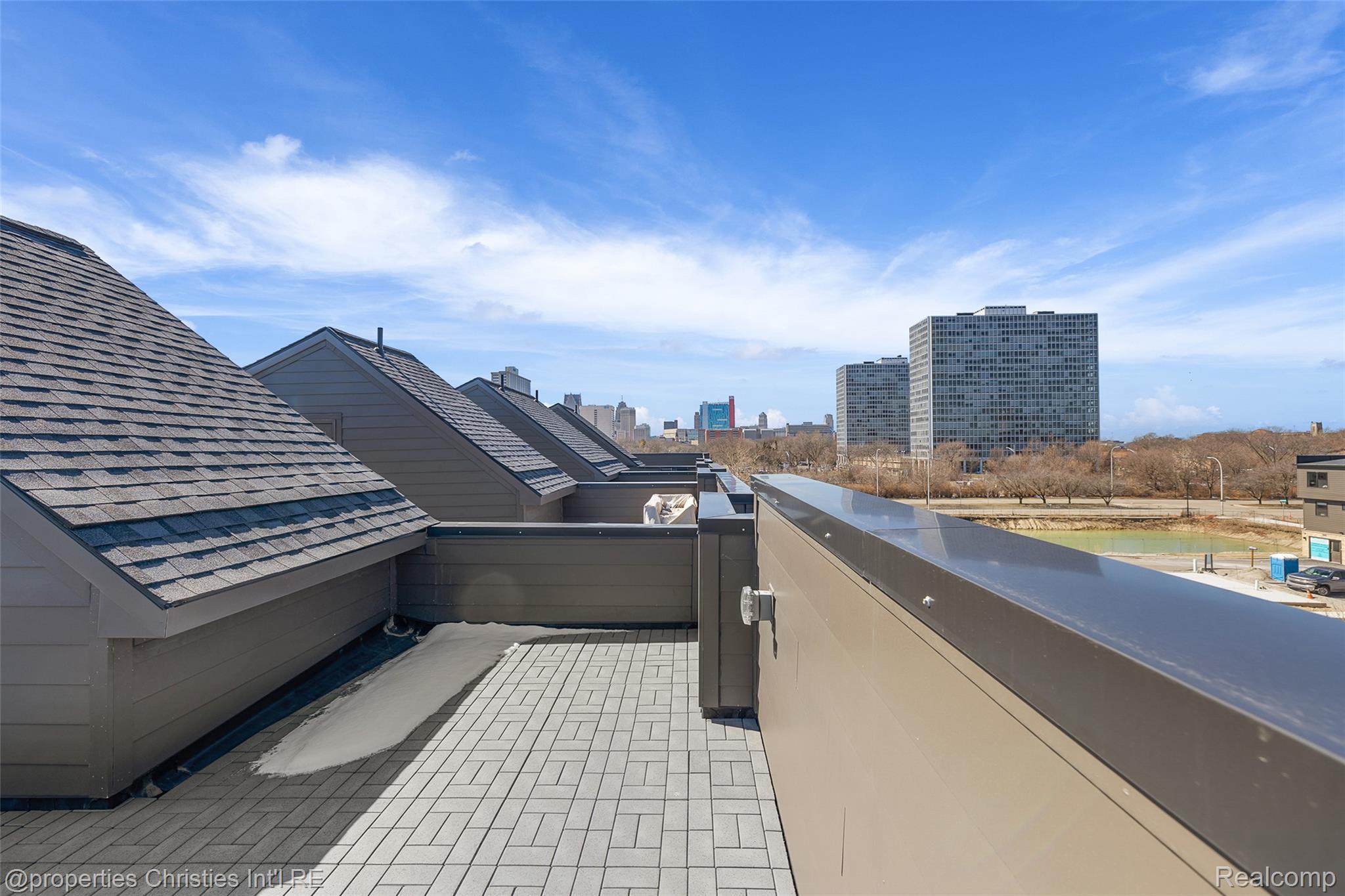 1041 HAMPTON Circle 43