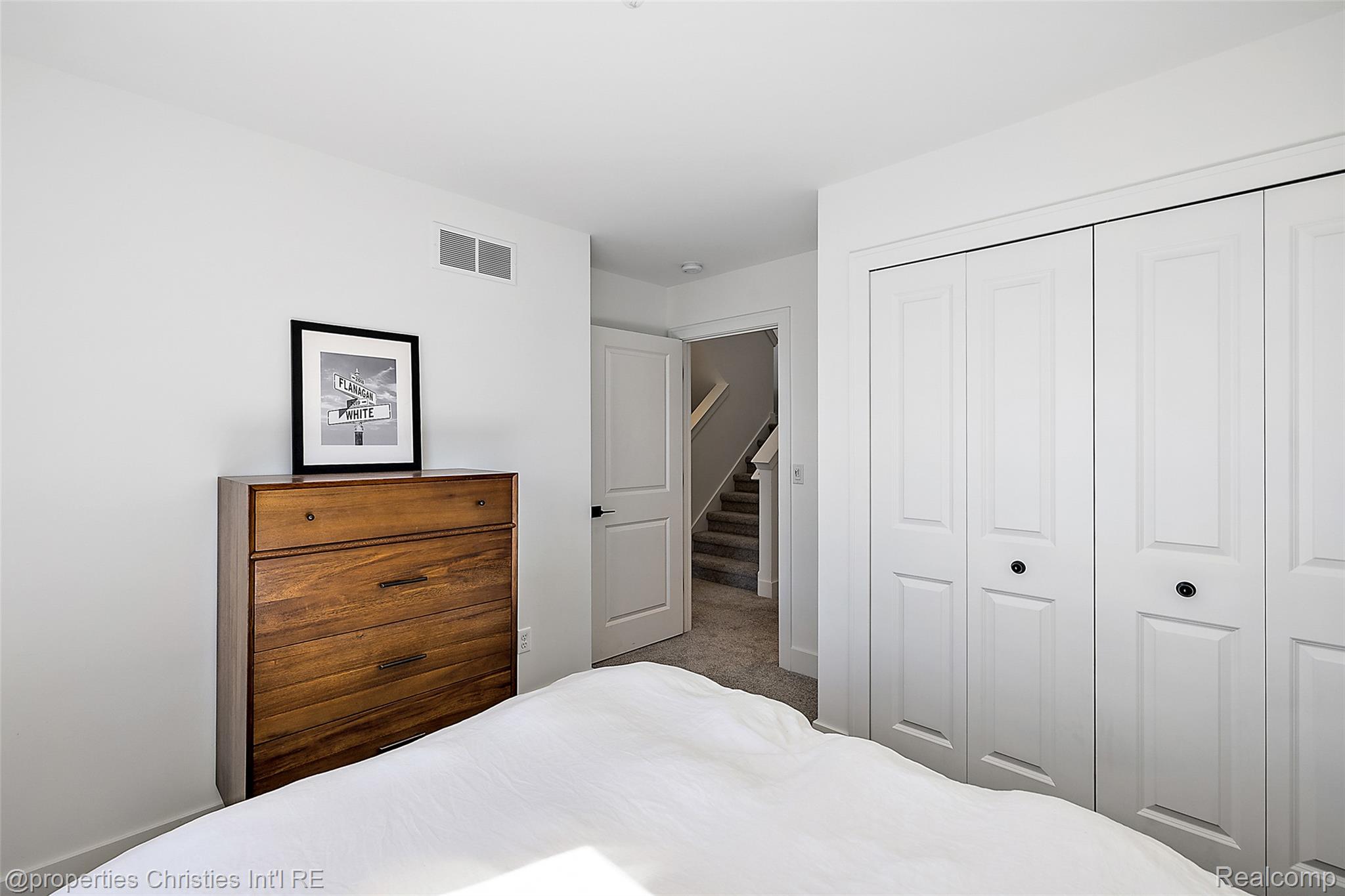 1041 HAMPTON Circle 43