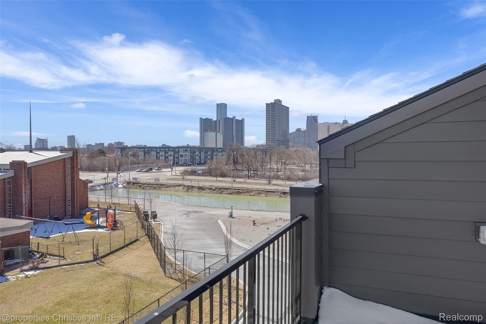 1041 HAMPTON Circle 43