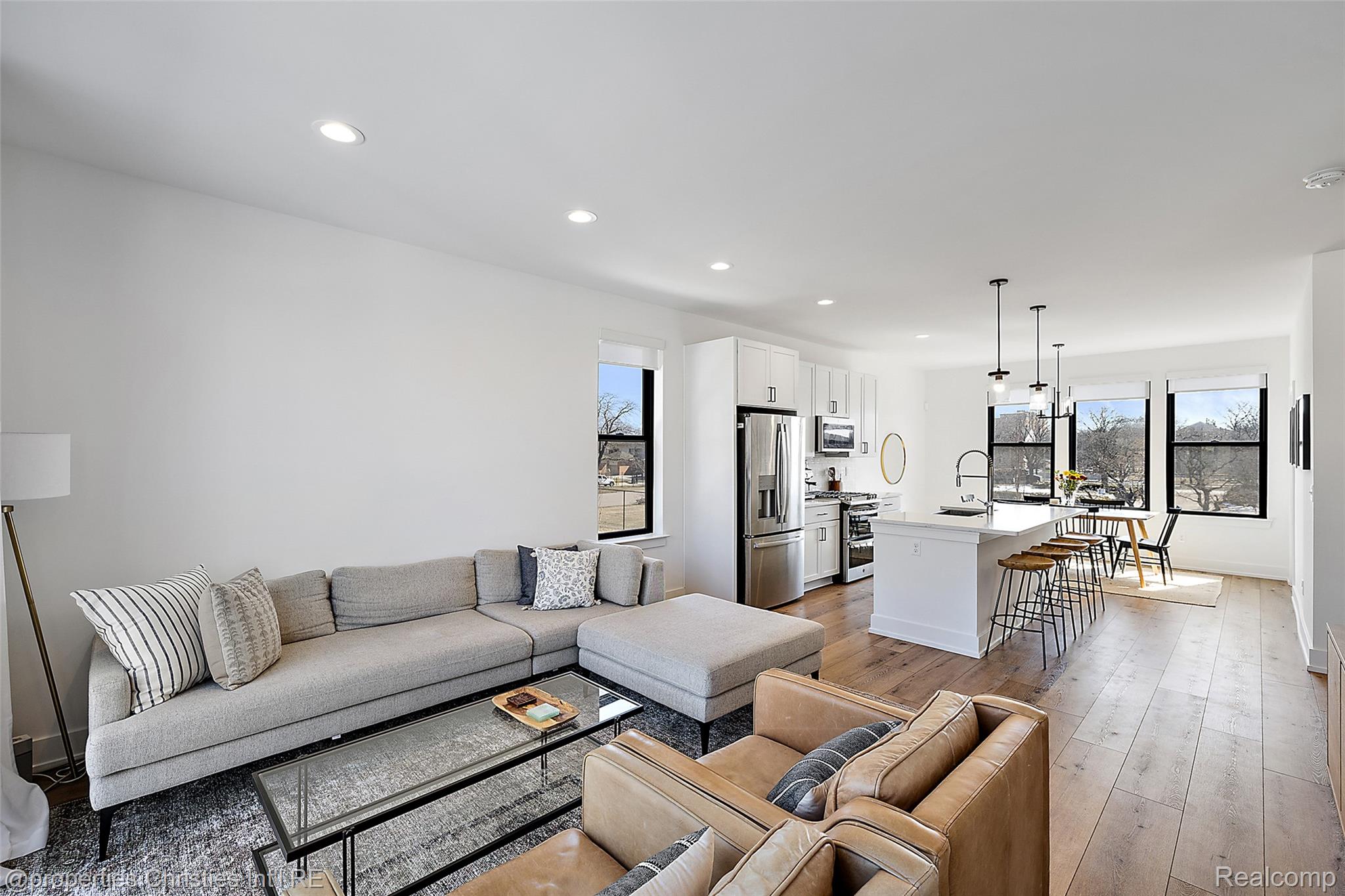 1041 HAMPTON Circle 43