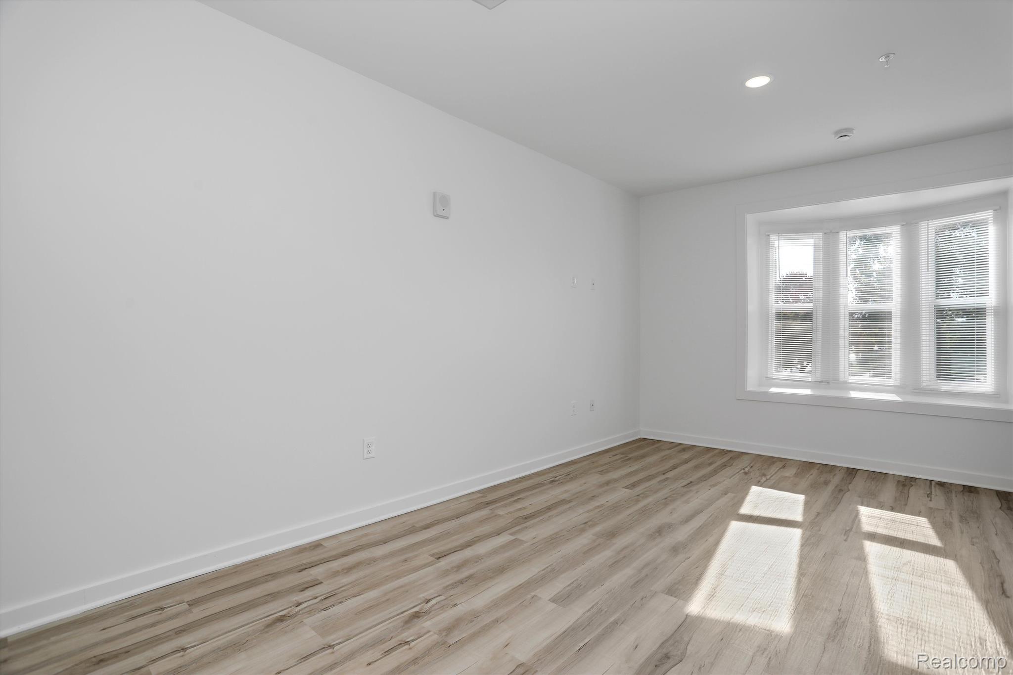 799 E Grand Boulevard Unit: 8