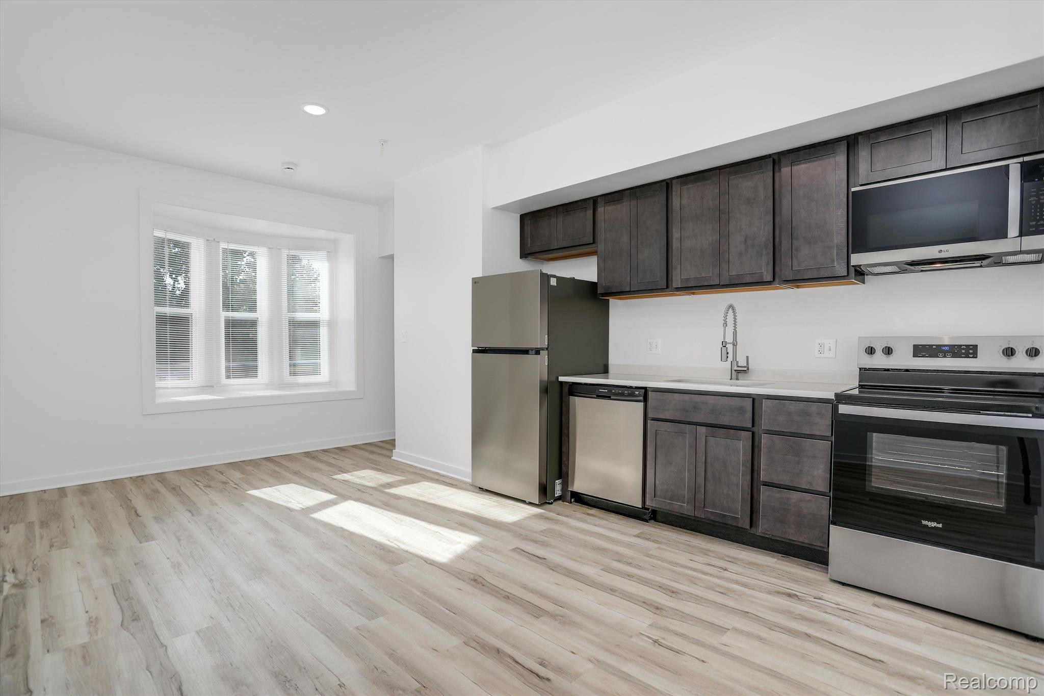 799 E Grand Boulevard Unit: 8