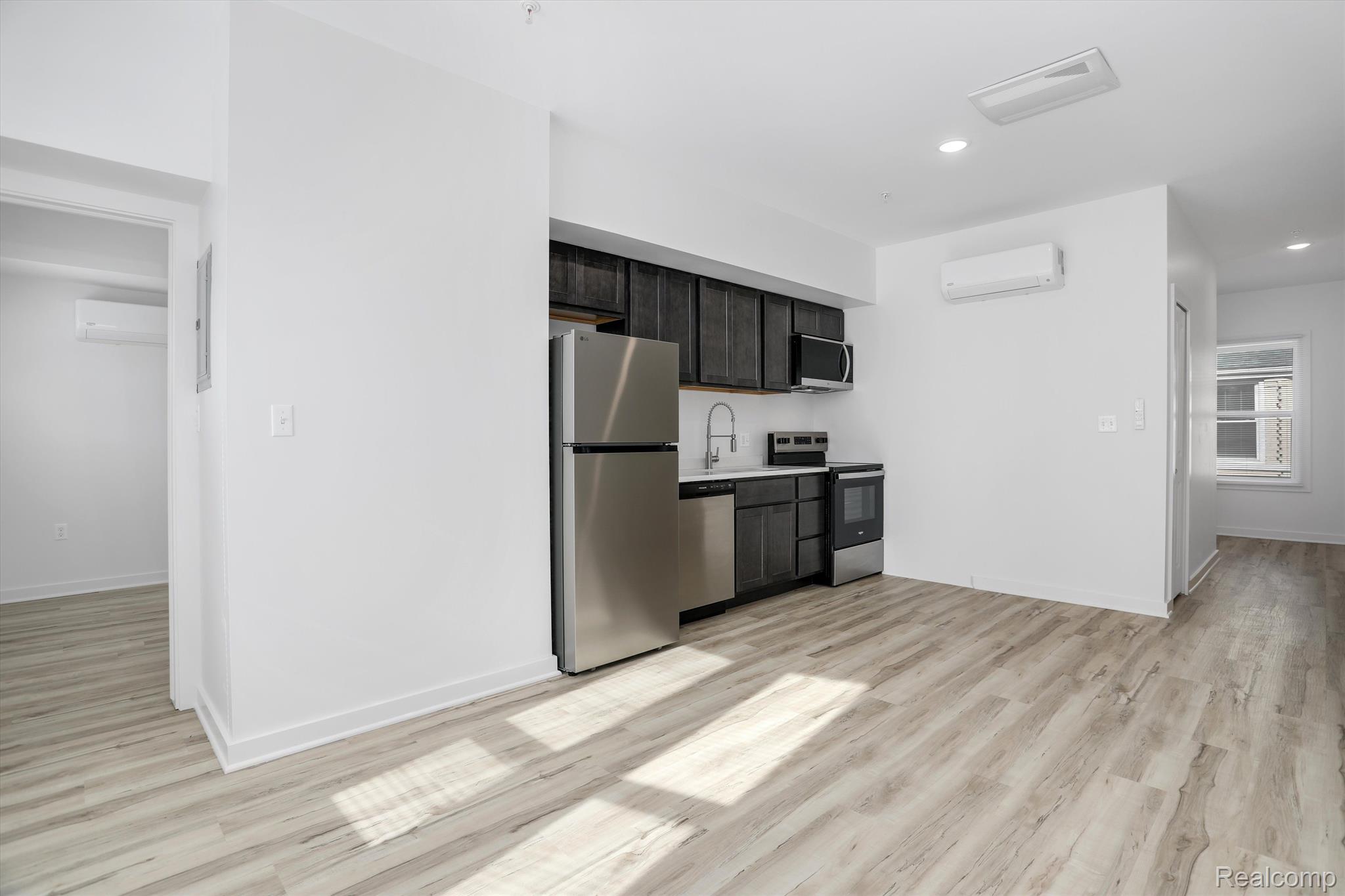 799 E Grand Boulevard Unit: 8