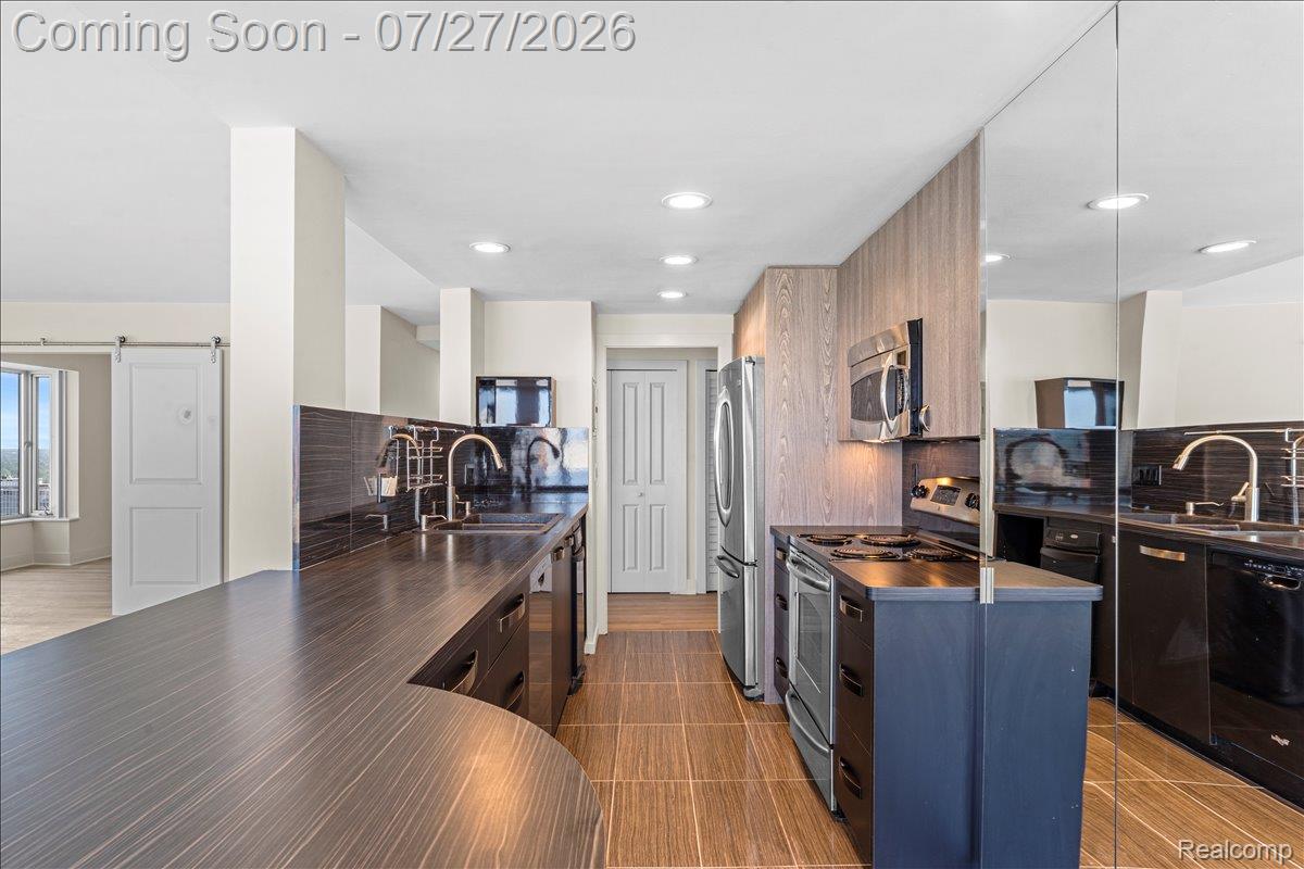 1300 E Lafayette Street Unit: 2810-12