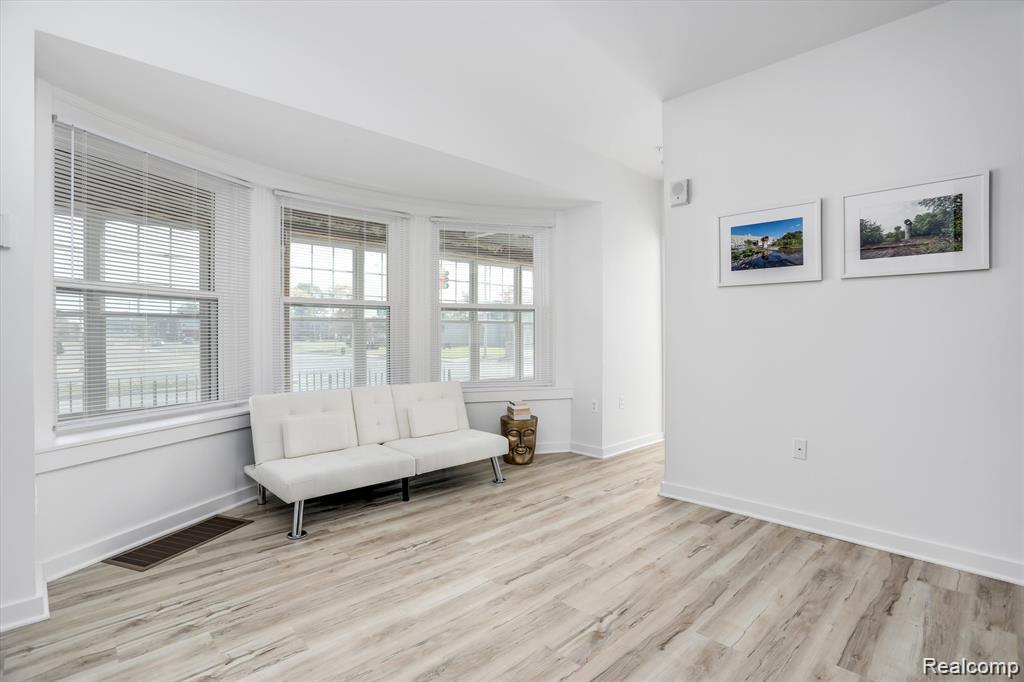 799 E Grand Boulevard Unit: 4